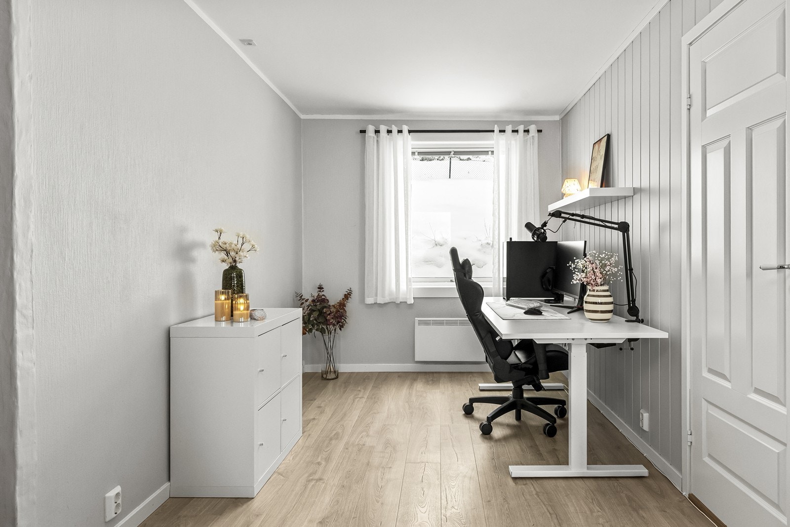 Her kan det etableres for spisestueløsning eller kontorhjørne - alt etter hva som passer og er ønskelig. Galleribilde