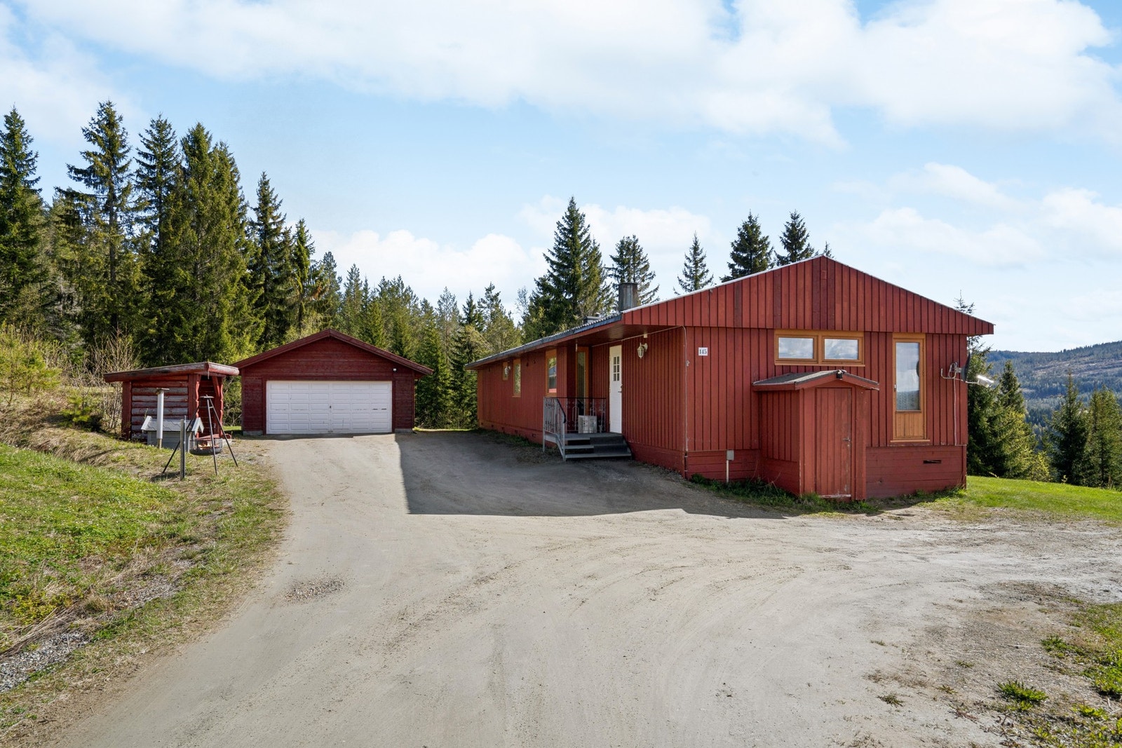Her bor du skjermet til med nærhet til både skog og friluftsområder. Galleribilde