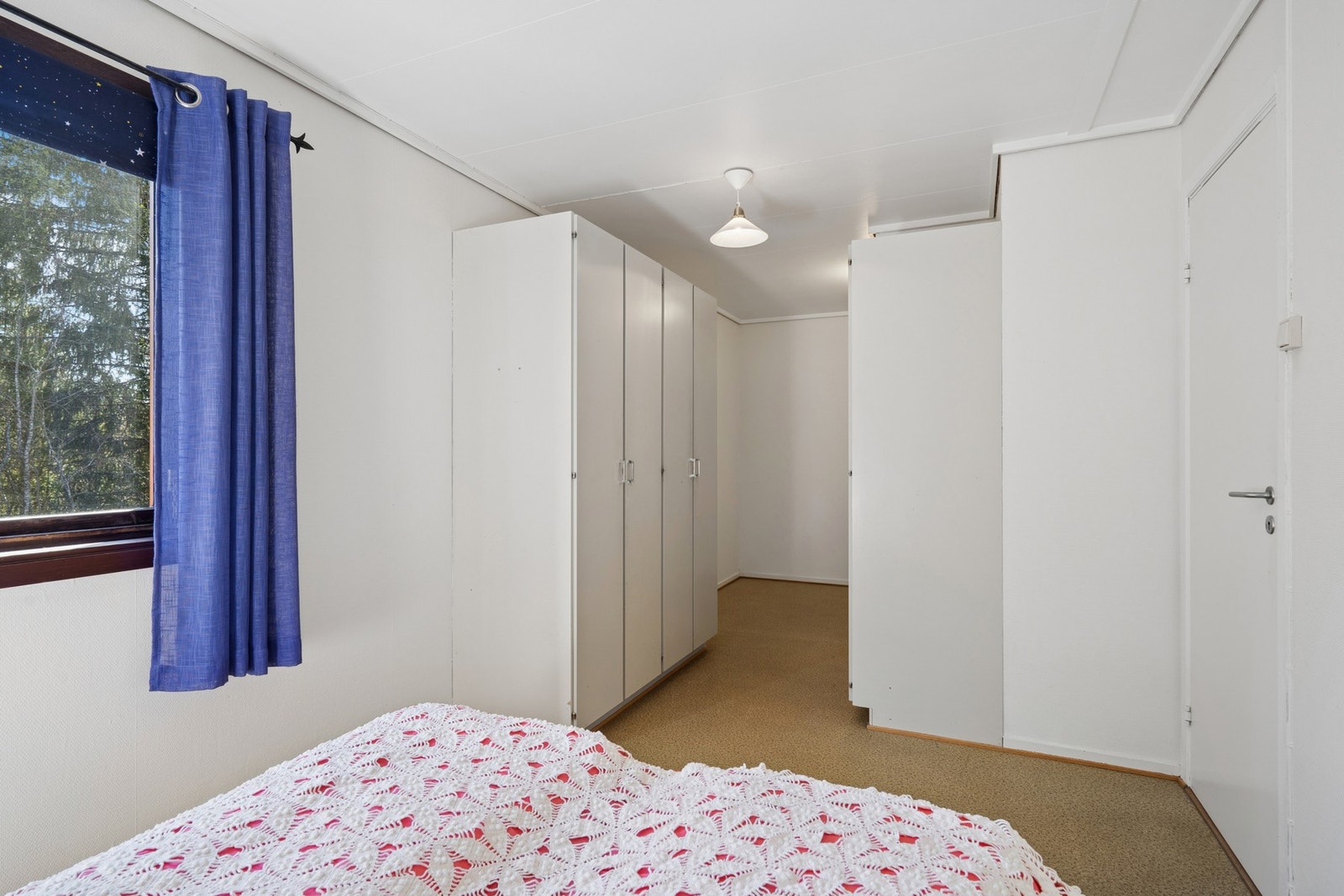 God plass til garderobeskap. Galleribilde