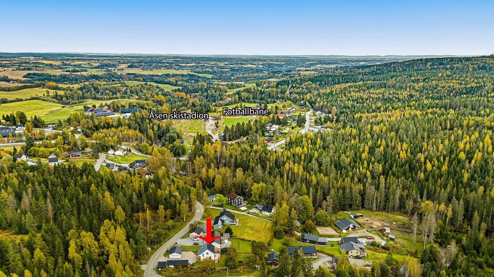 Nærområdet byr på sportsfasiliteter som Åsen skistadion og Åsen idrettsplass. Galleribilde