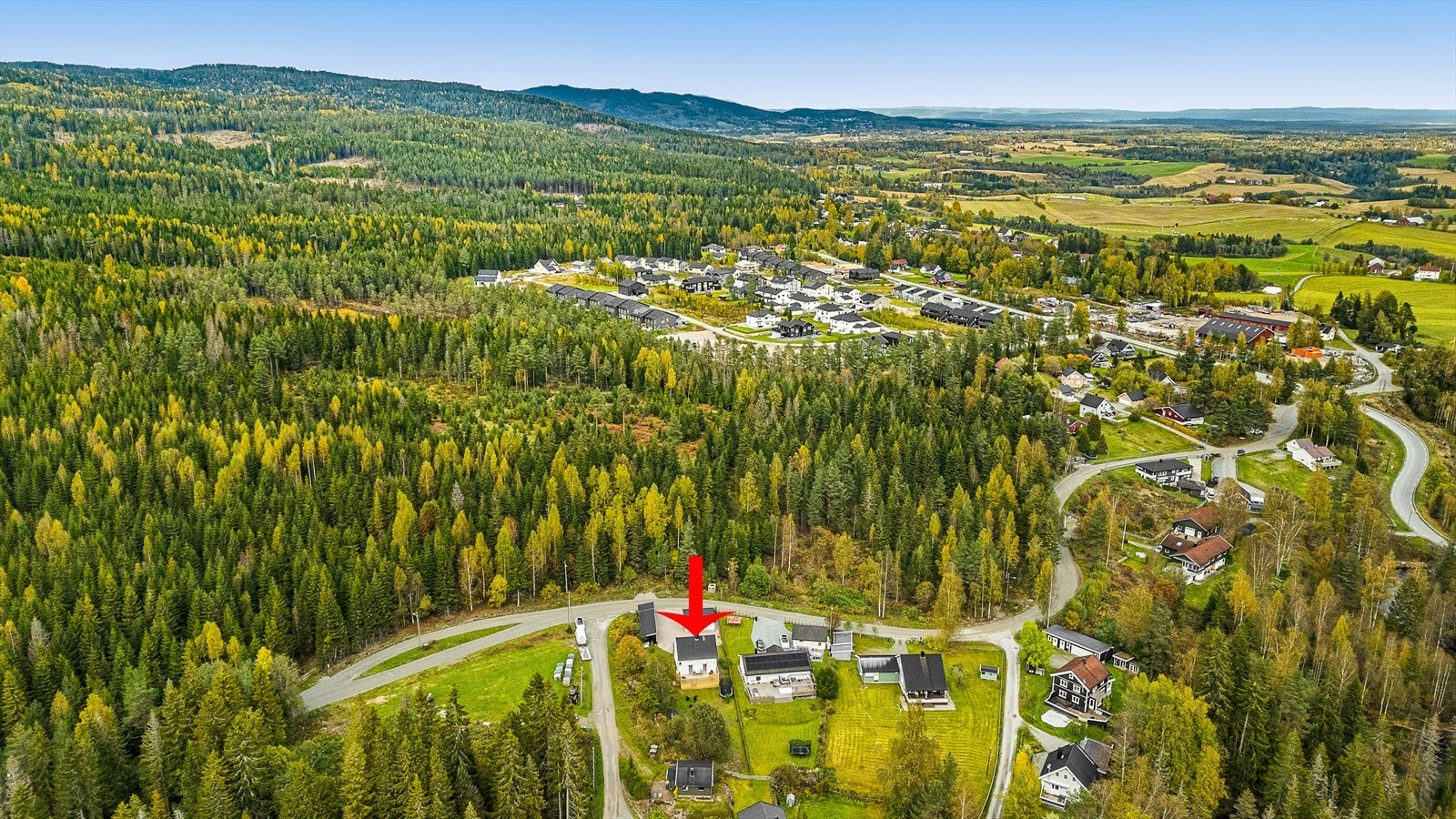 Fra eiendommen er det kort vei til turområder i Romeriksåsen. Galleribilde