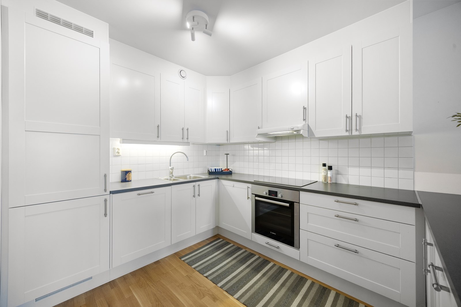 For ekstra trygghet er det installert komfyrvakt og vannstoppsystem. Galleribilde