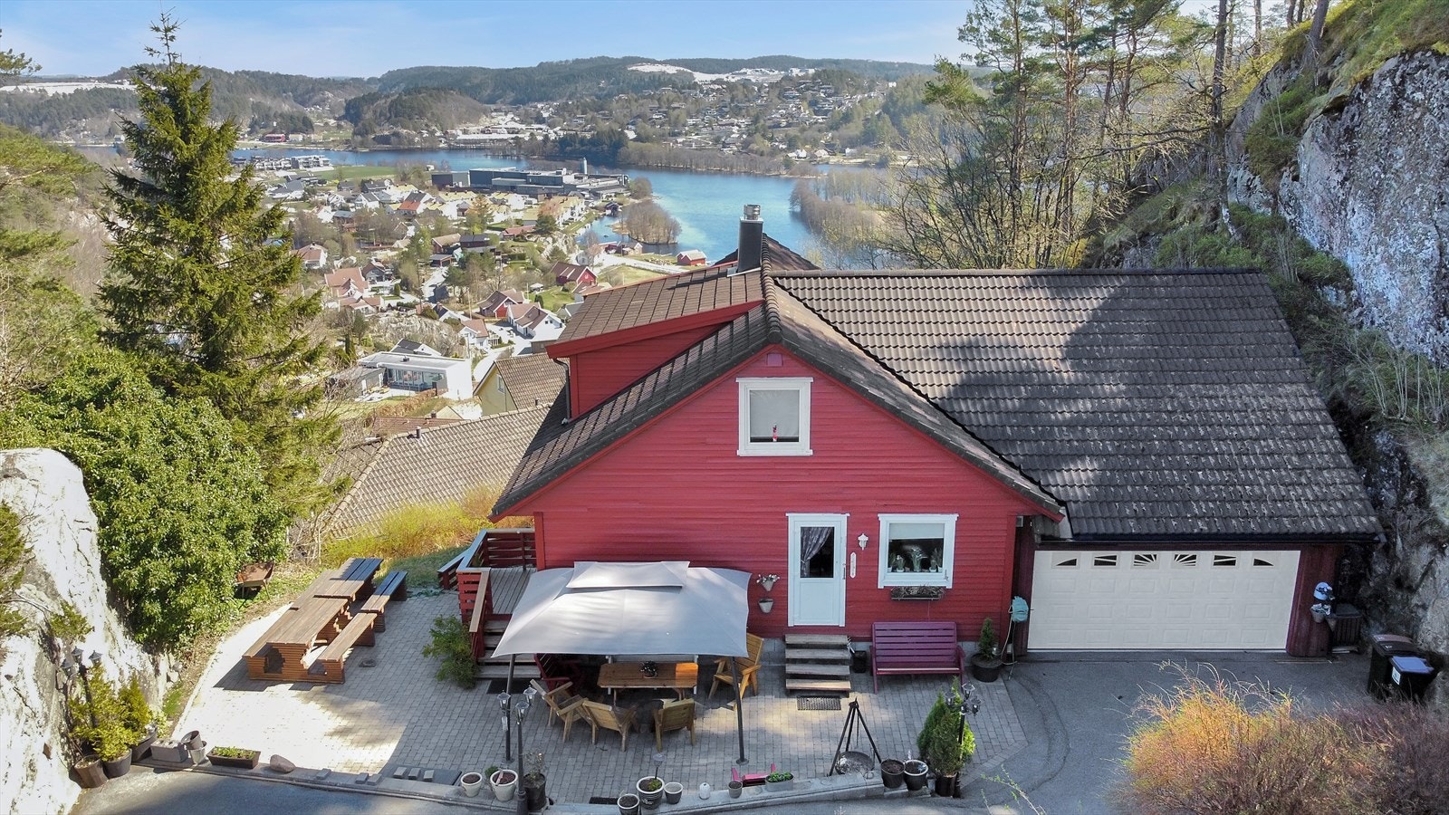 Boligen byr på nydelig utsikt. Galleribilde