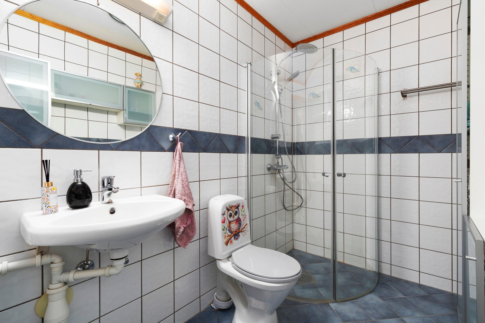 Pent flislagt bad Galleribilde