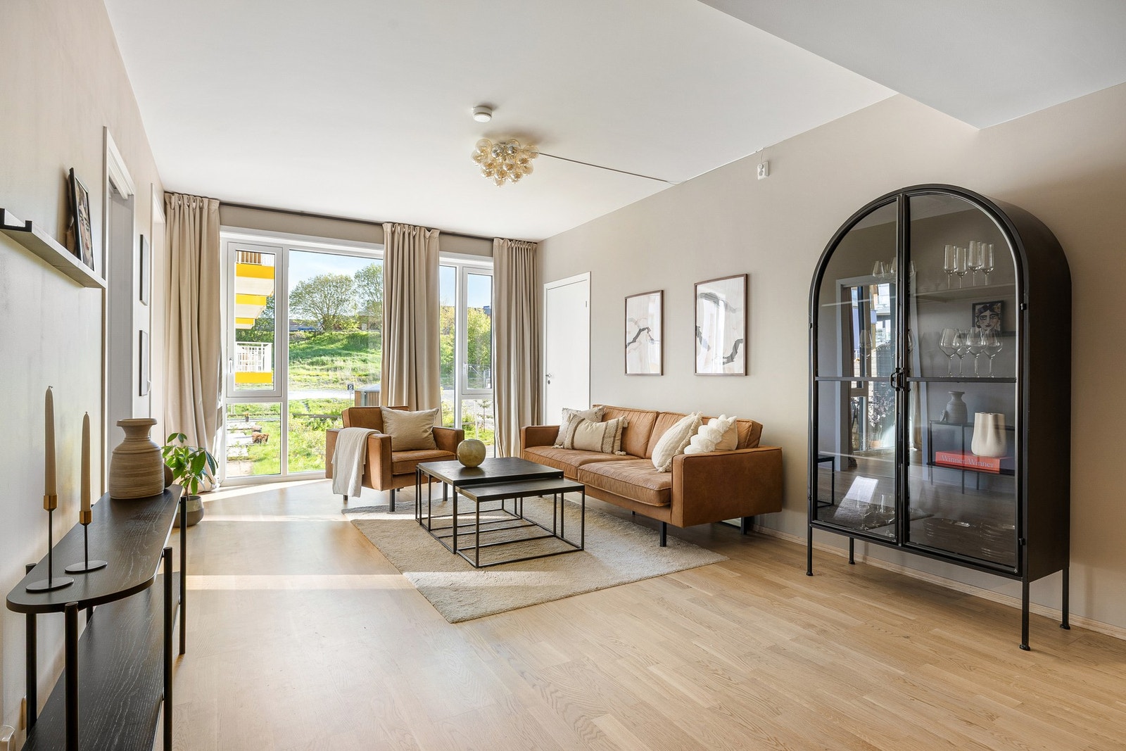 EiendomsMegler 1 v/Frank Robert Bae har gleden av å presentere en særdeles flott 3-roms selveierleilighet beliggende på populære Lilleby! Foto: Julian Nonstad (Nonstad foto) Galleribilde