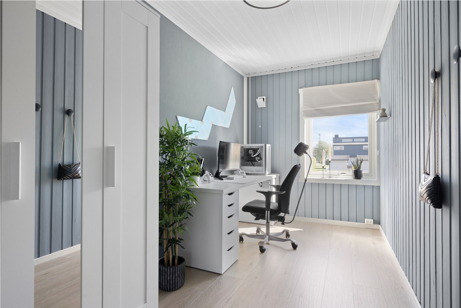 Soverom benyttet som et kontor. Galleribilde
