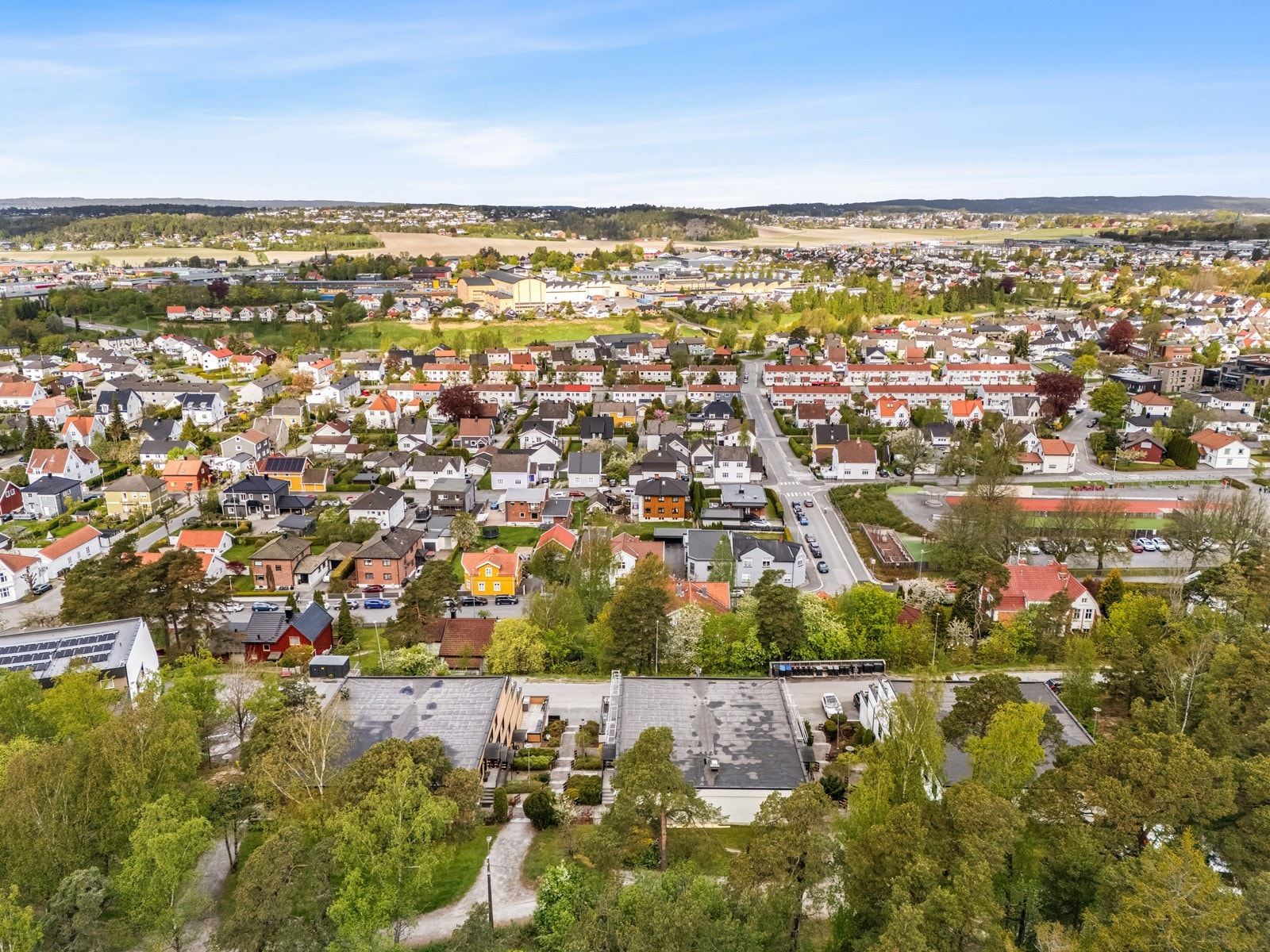 Eiendommen ligger i gangavstand til Sandesundsveien barneskole, ca. 250 meter unna. Galleribilde