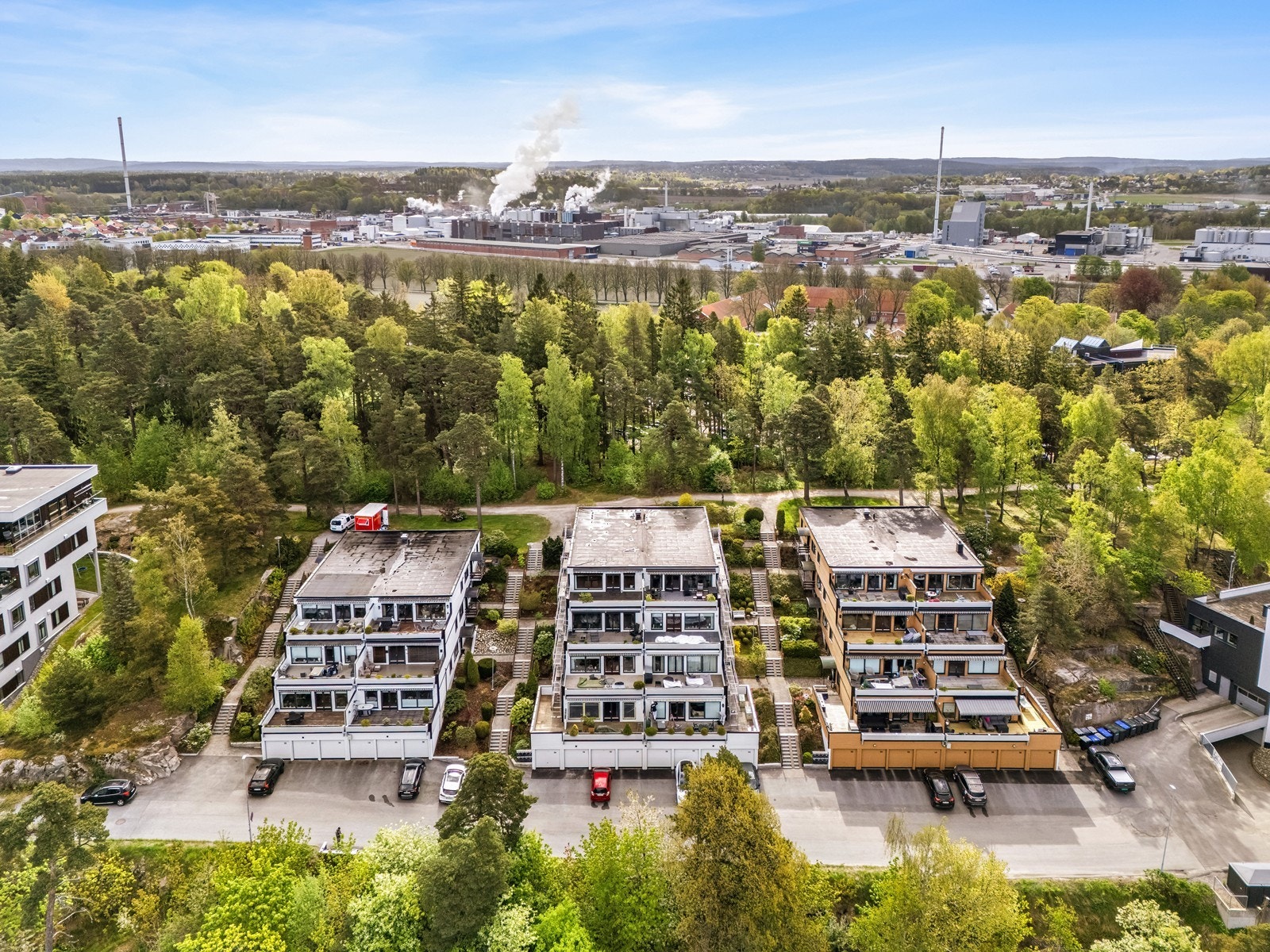 Kulås terrasse sameie består av 22 boligseksjoner i et etablert og rolig område. Galleribilde
