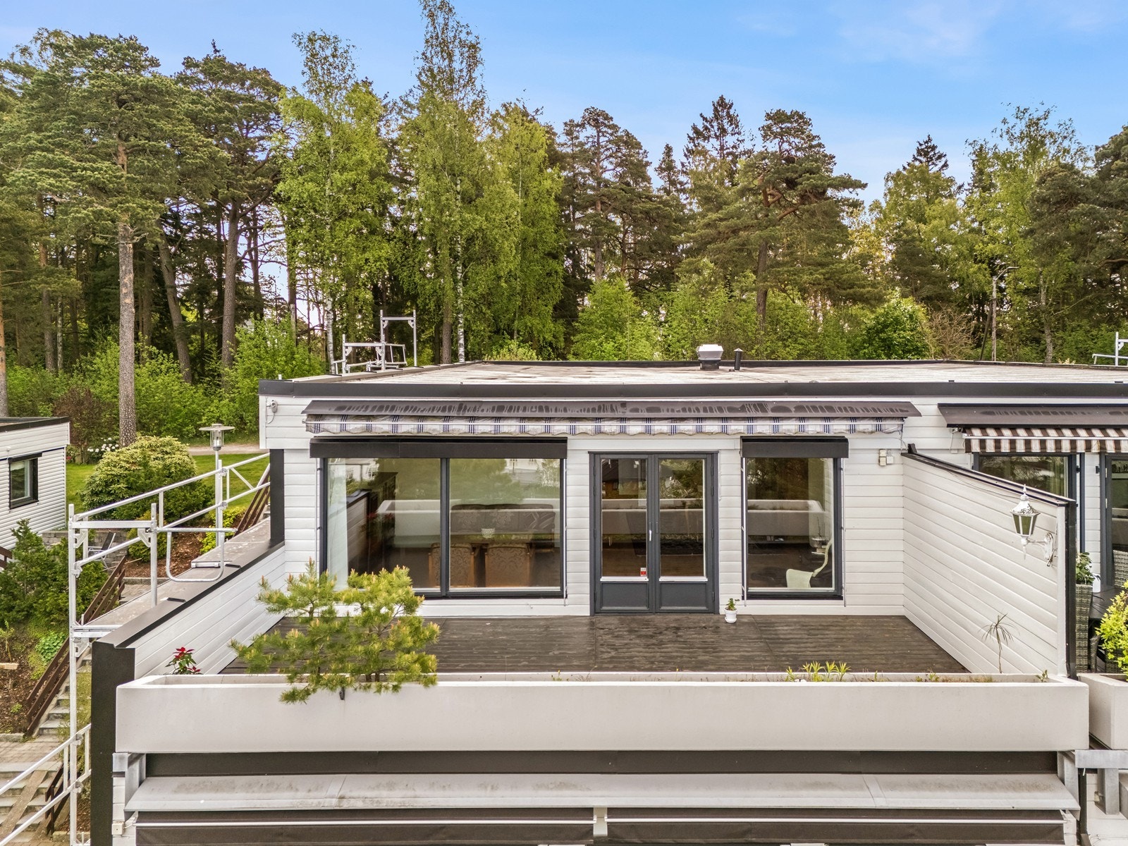 Terrassen er en usjenert og privat uteplass. Galleribilde