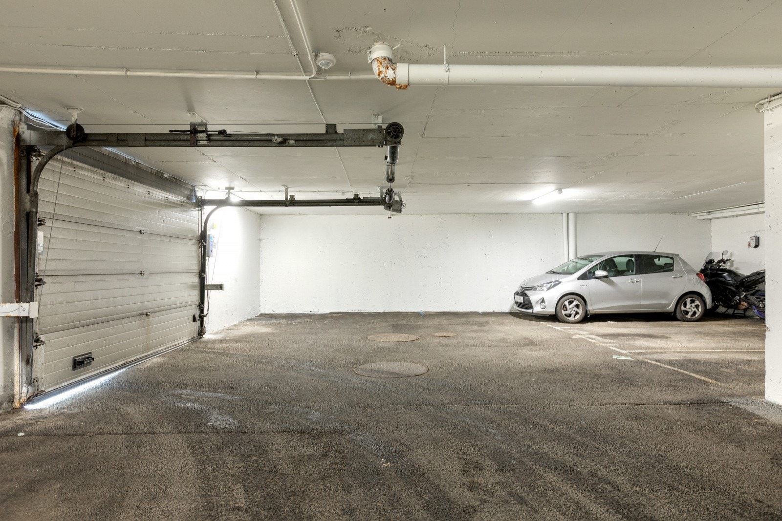 Det medfølger en garasjeplass. Galleribilde