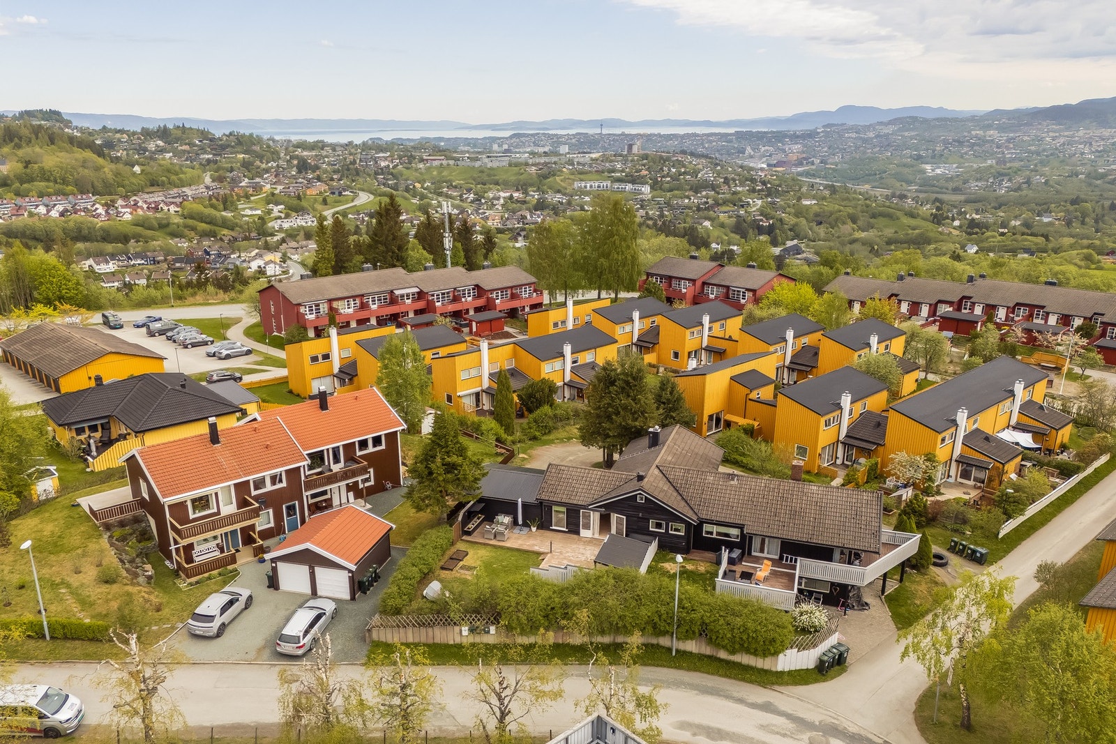 Velkommen til en familievennlig bolig med alt på ett plan. Galleribilde