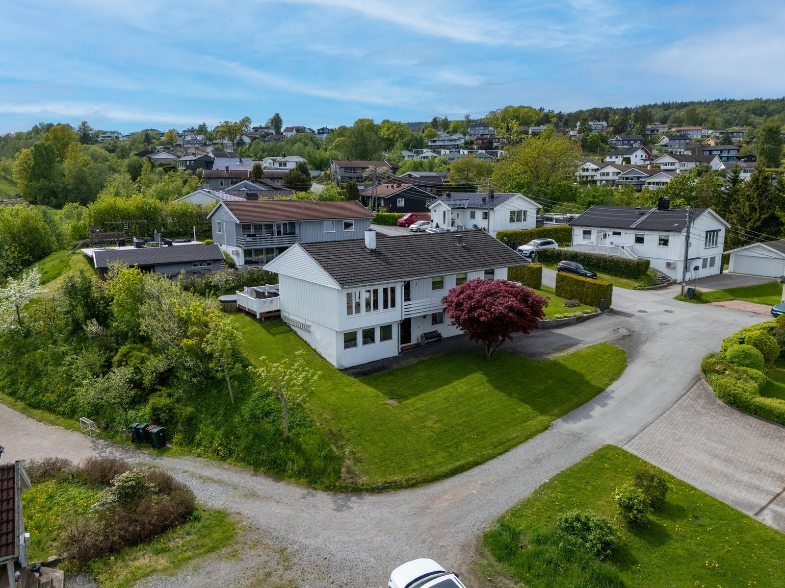 PrivatMegleren Drammen Attraktiv enebolig i rolig og barnevennlig område med flott utsikt og gode solforhold.