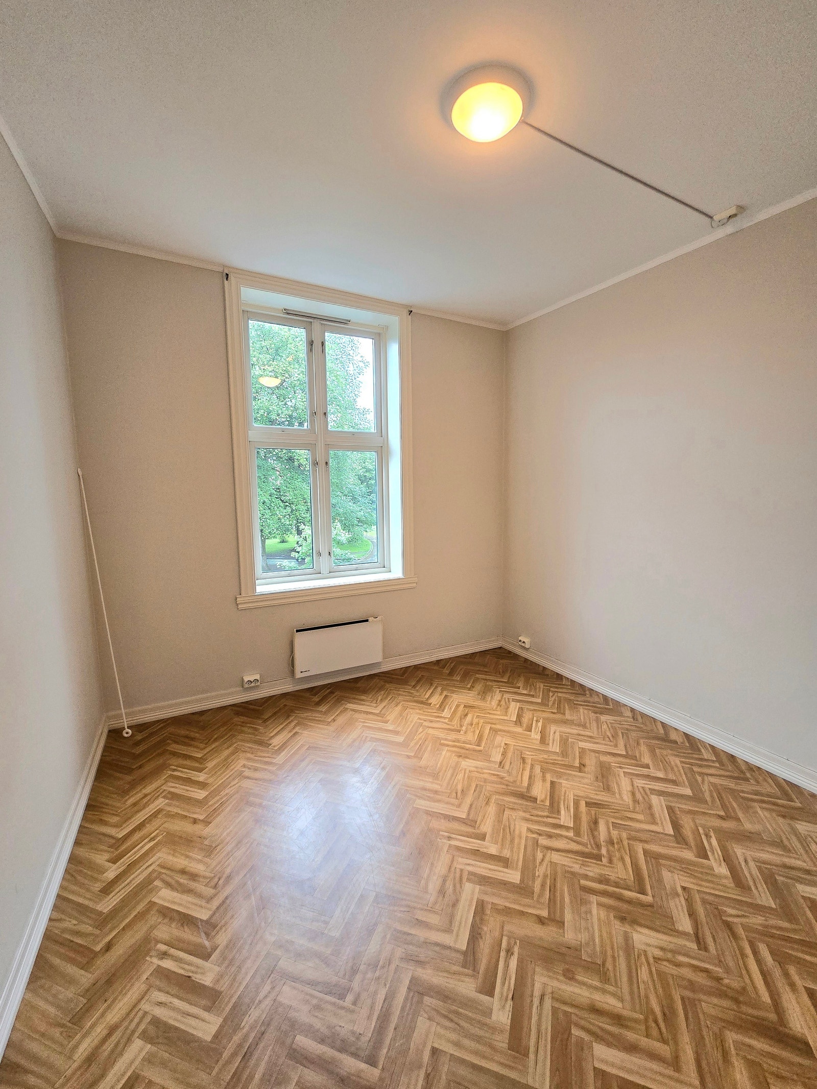 Soverom, massevis av skap plass, I leiligheten er det dessuten en liten intern bod, som også kan brukes som walk-in-closet Galleribilde