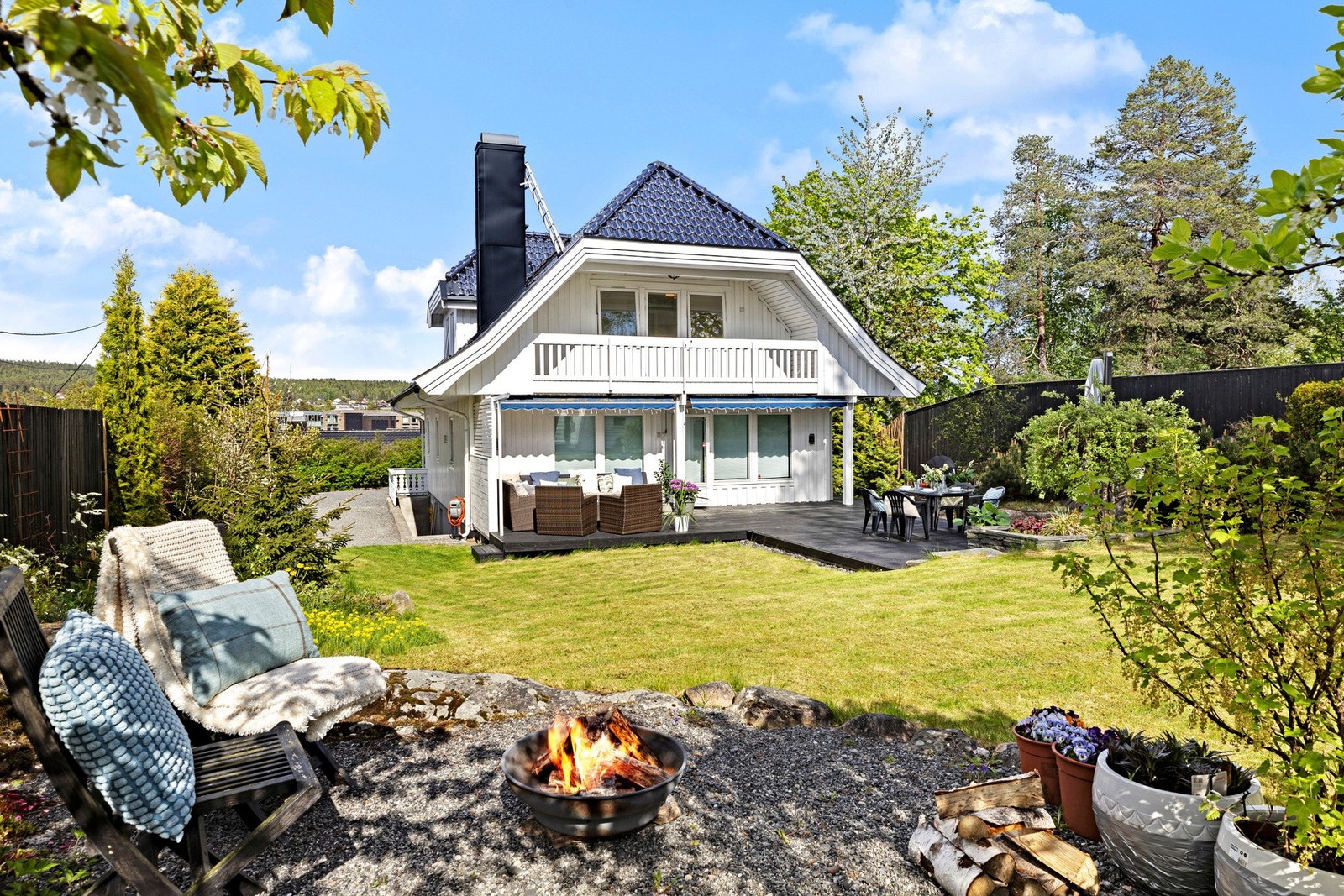 Her er det godt med boltreplass for store og små, både sommer-og vinterstid! Galleribilde