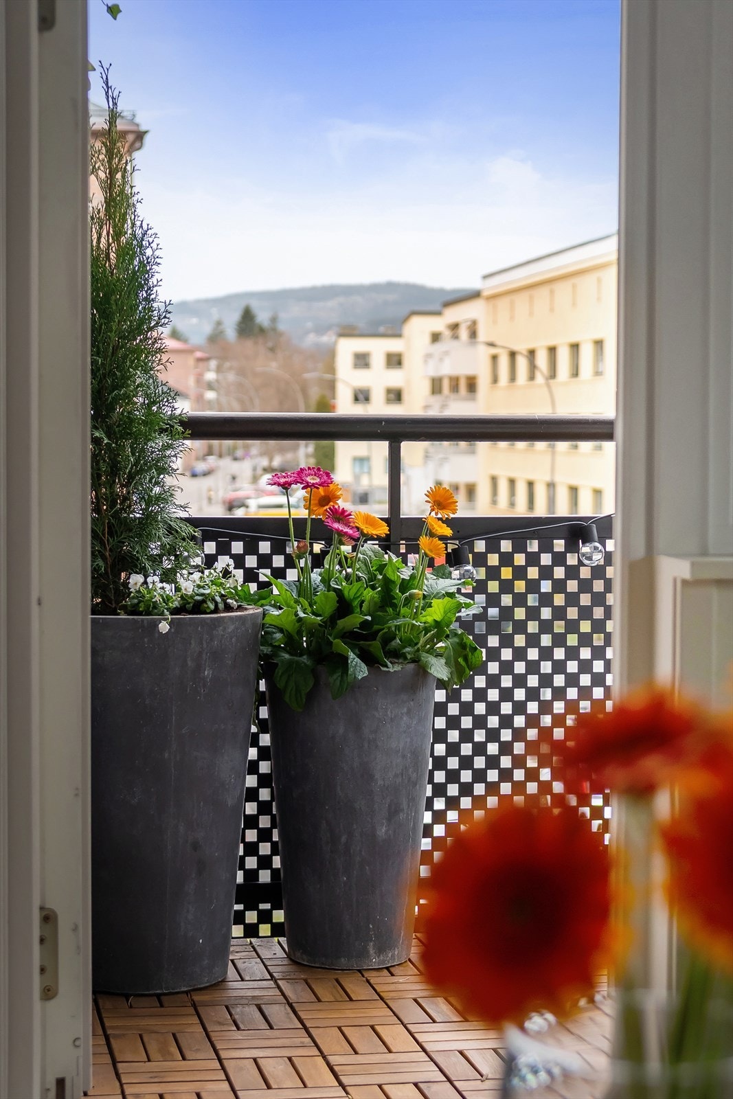 Fra stuen er det utgang til en flott balkong. Galleribilde