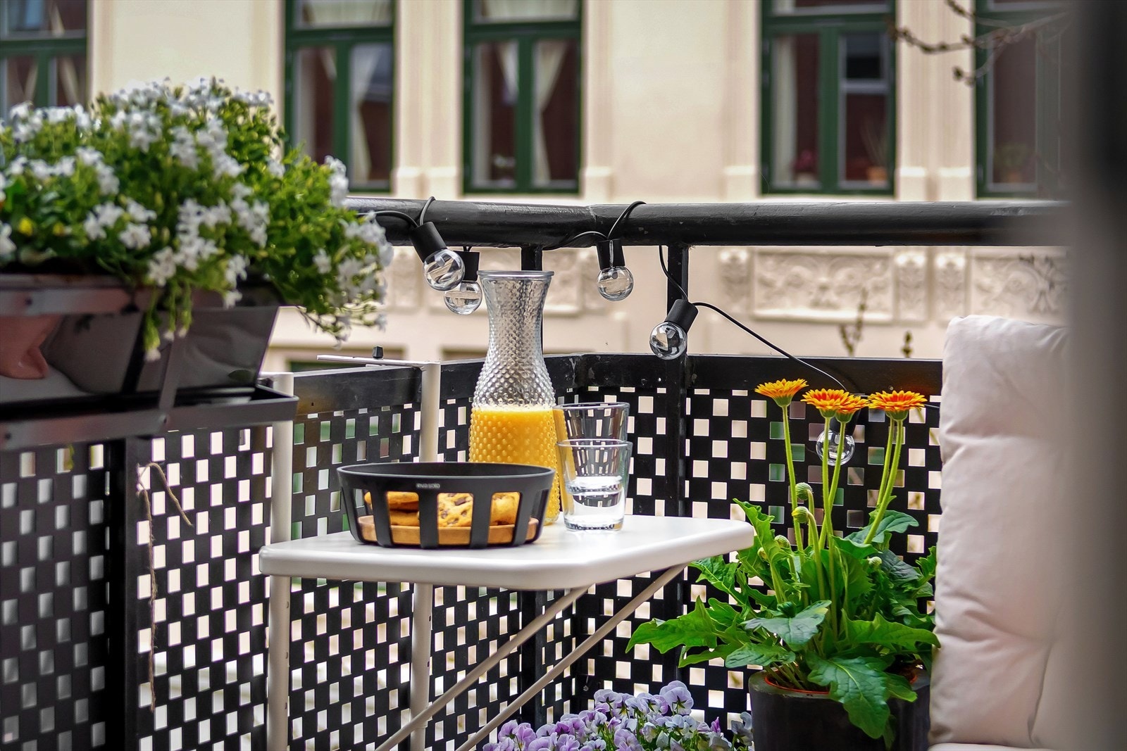 Det er god plass til sittegruppe, planter og grill. Galleribilde