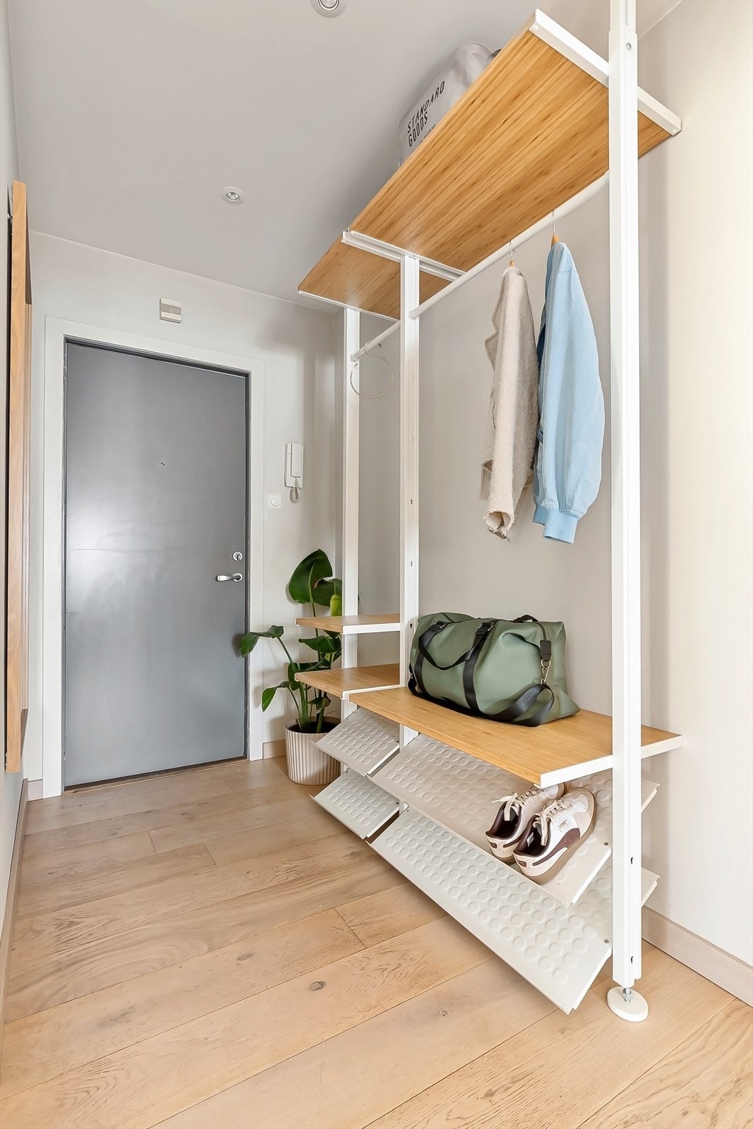 I tillegg disponerer leiligheten en kjeller- og en loftsbod. Galleribilde
