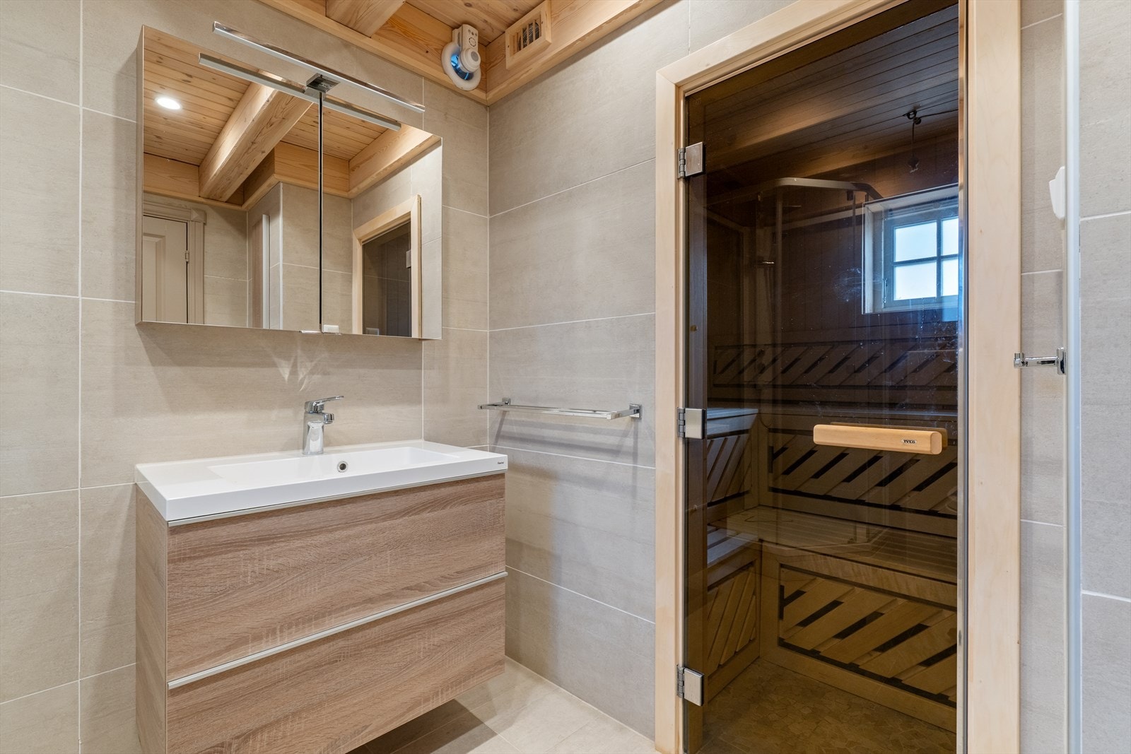 I tilknytning til badet er det en romslig badstue. Galleribilde