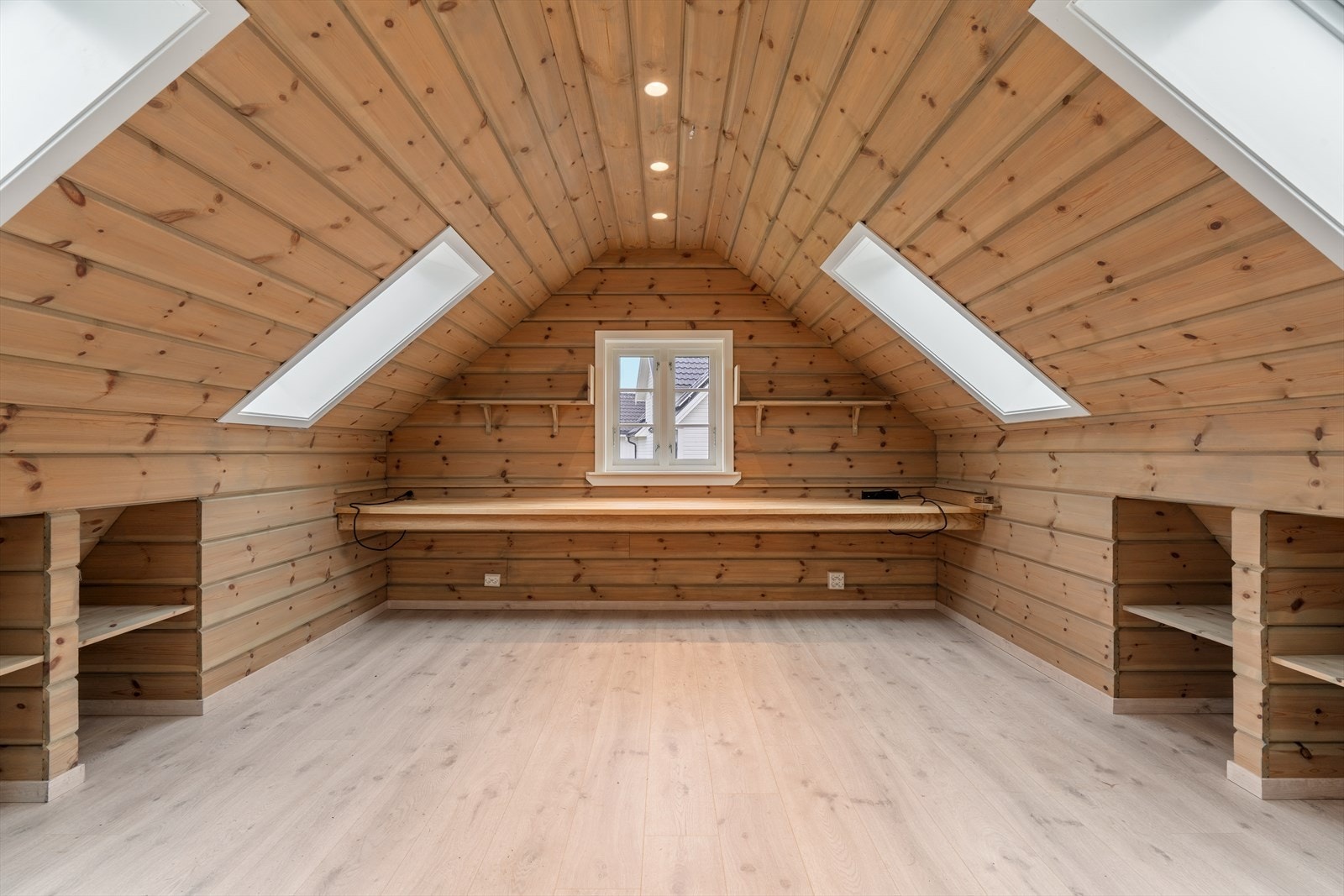 Arbeidsrom på loftet i sauehuset, bygget i 2020. Galleribilde
