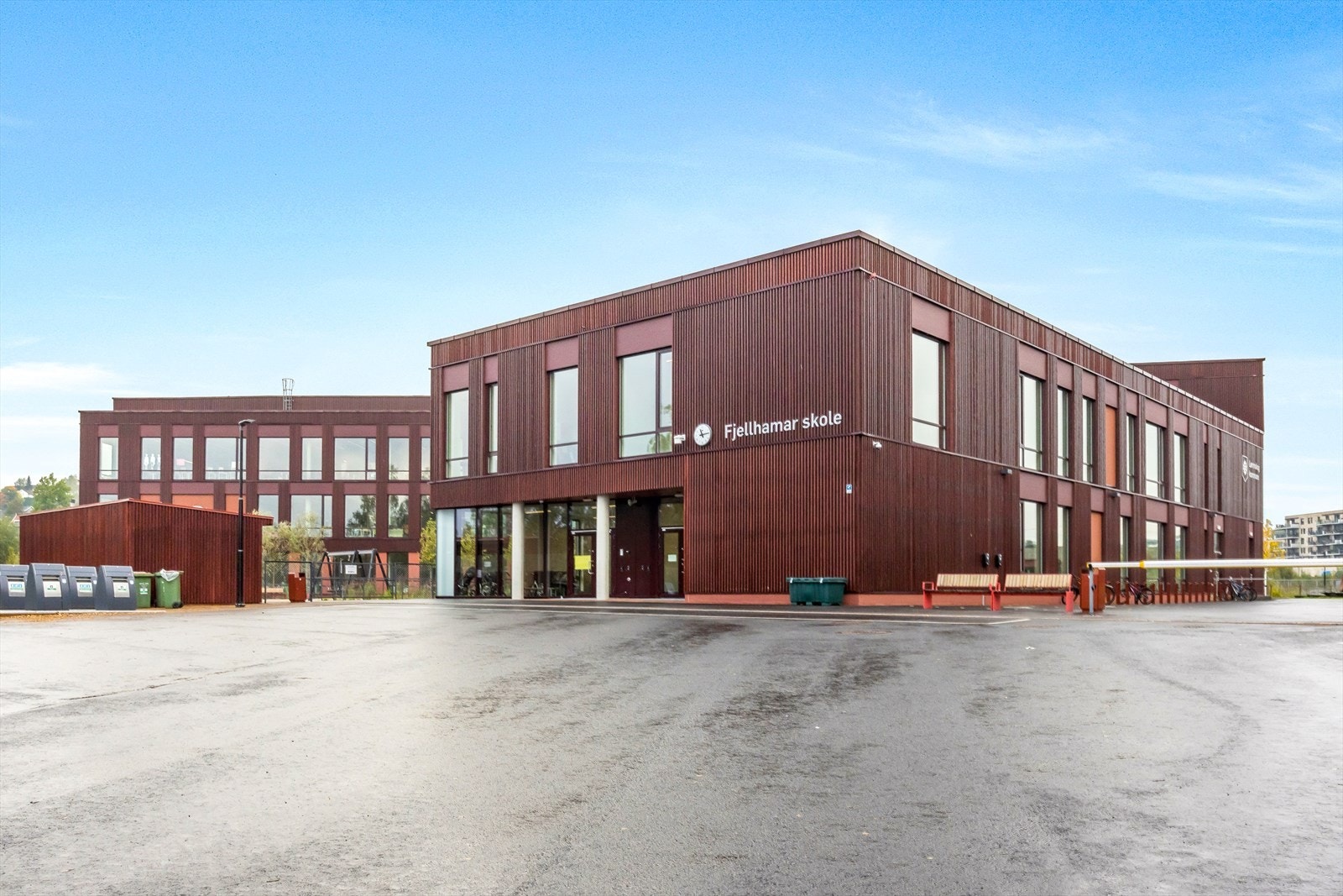 Fra eiendommen har du kort vei til nye, fantastiske Fjellhamar barneskole, Fjellsrud ungdomsskole og Lørenskog videregående skole. Galleribilde
