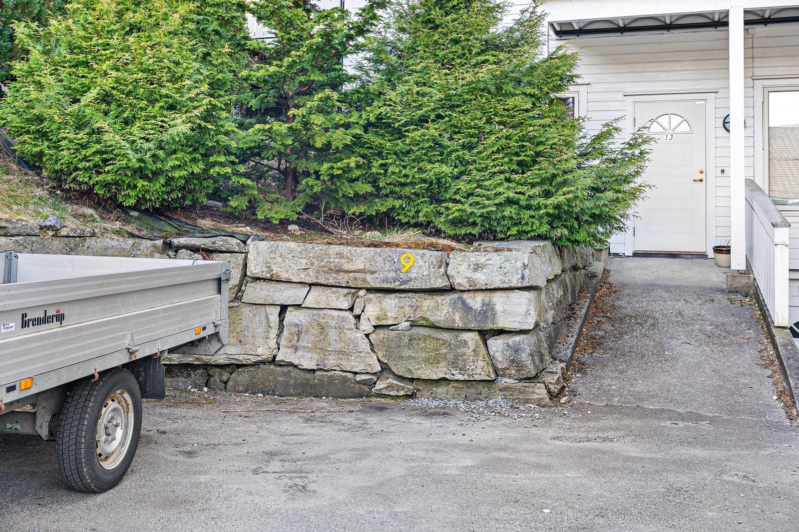 Egen oppmerket parkeringsplass. Galleribilde