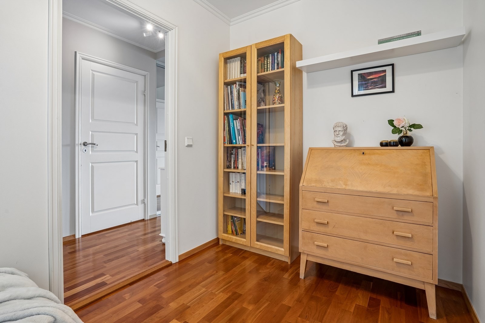 Rommet er ypperlig som gjesteværelse eller kontor Galleribilde