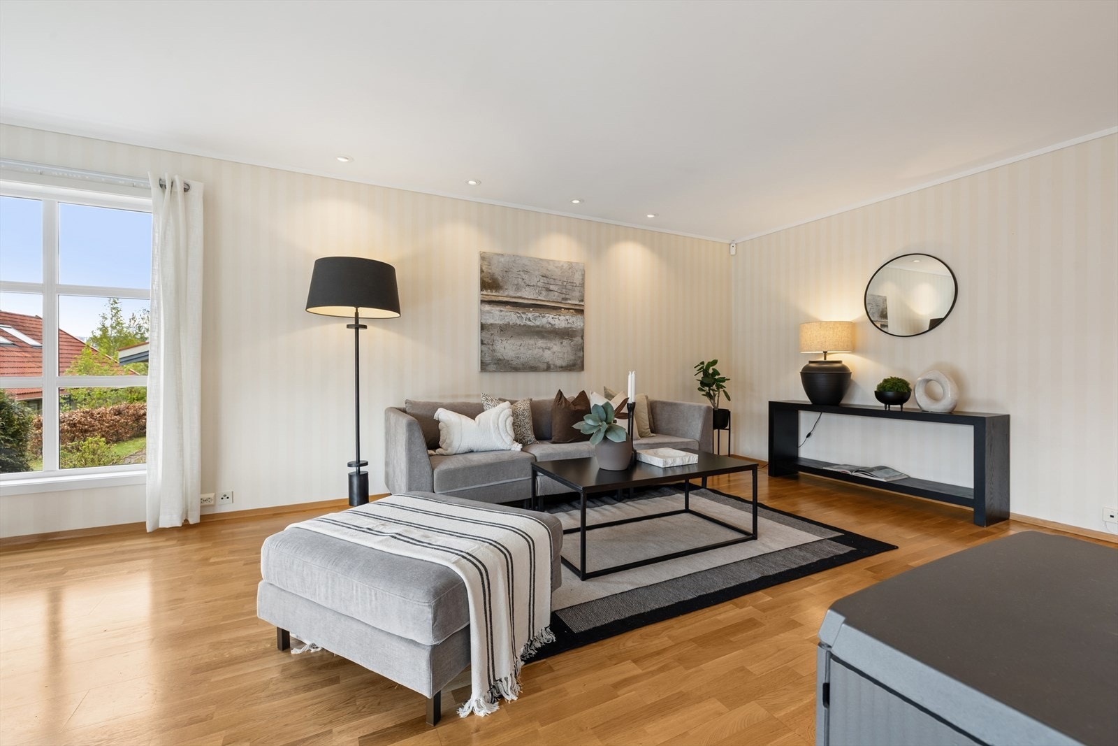 Rikelig med plass til sofagruppe. Galleribilde