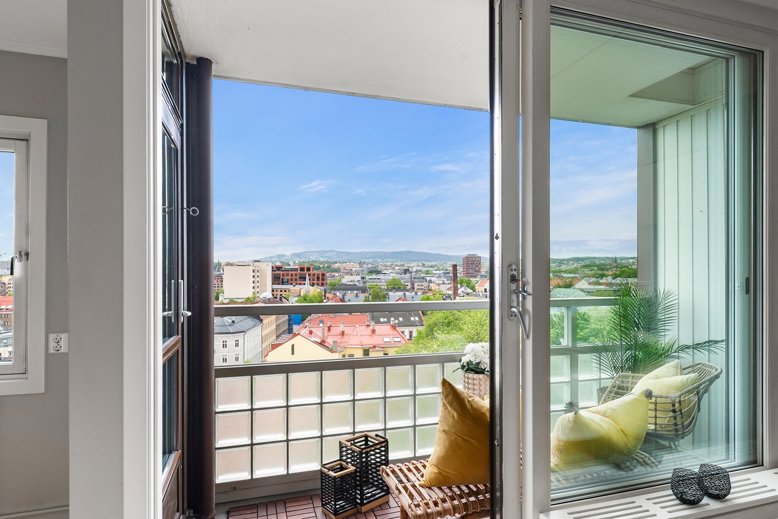 Stor flott skyvedør med adkomst til balkong. Galleribilde