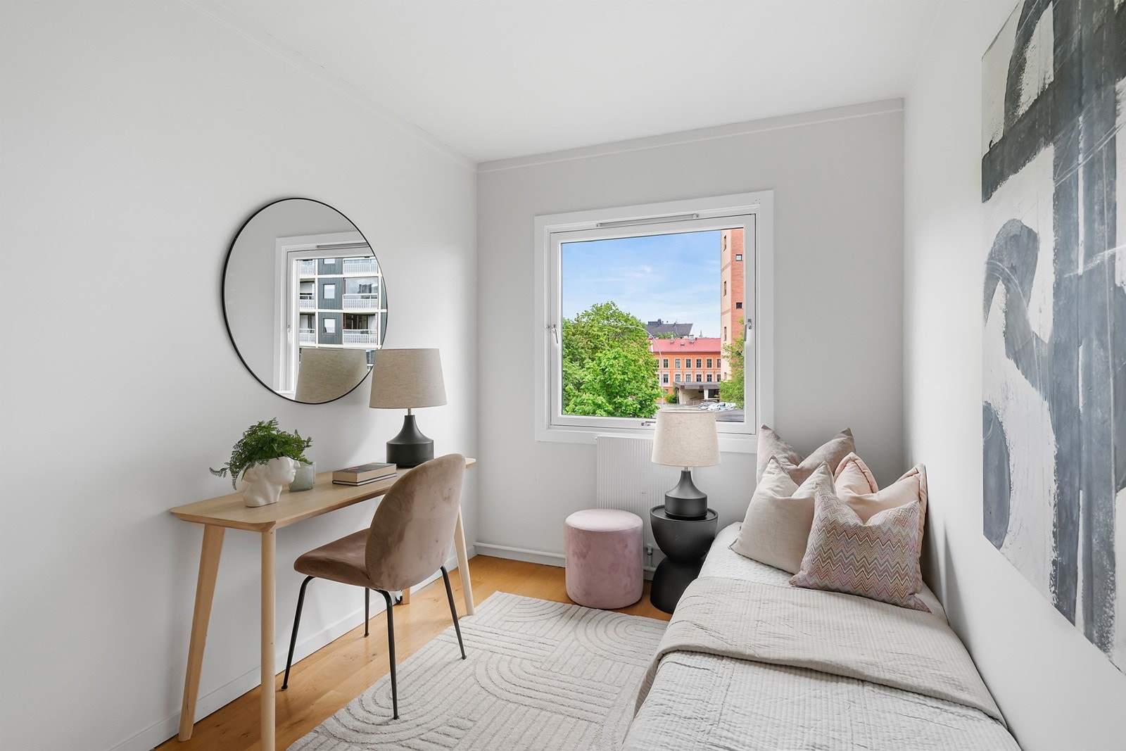 Soverom 2 av god størrelse, kan også brukes som kontor Galleribilde