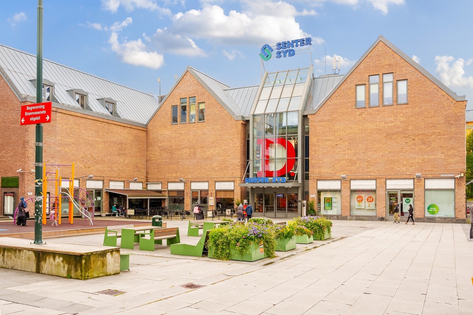 Det er gangavstand til Senter Syd, med en rekke servicefasiliteter. Galleribilde