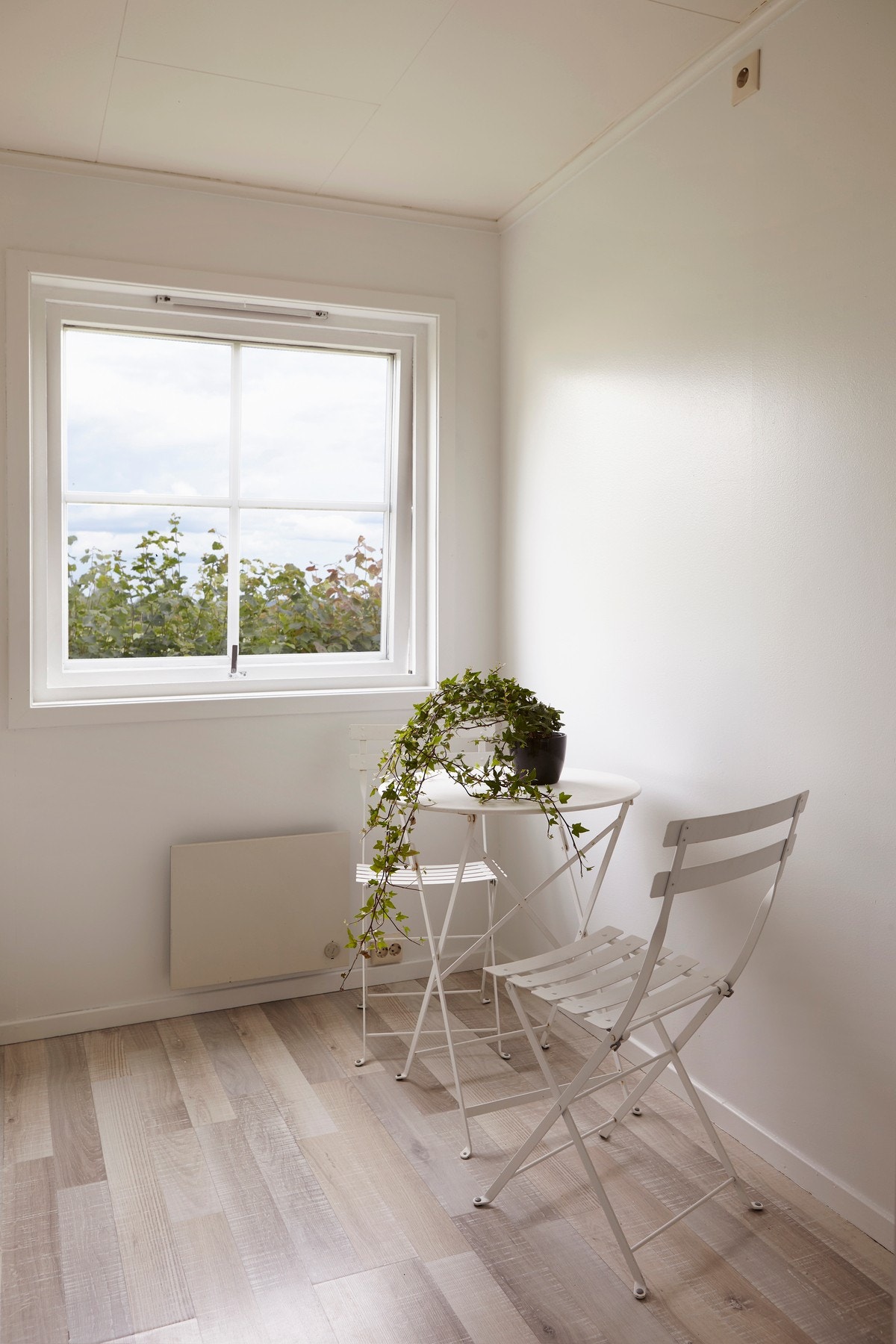 Det er avsatt plass til en koselig sittegruppe for sosialt samvær enten for eller med de som lager mat! Galleribilde