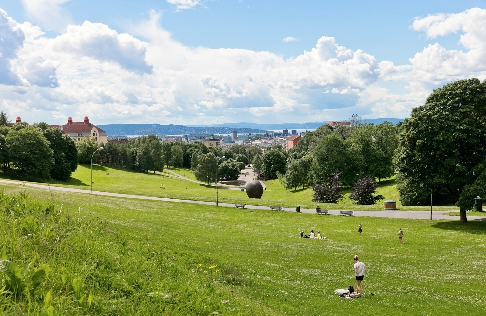 Kort vei til flotte rekreasjonsområder som Torshovdalen og turstiene langs Akerselva. Galleribilde