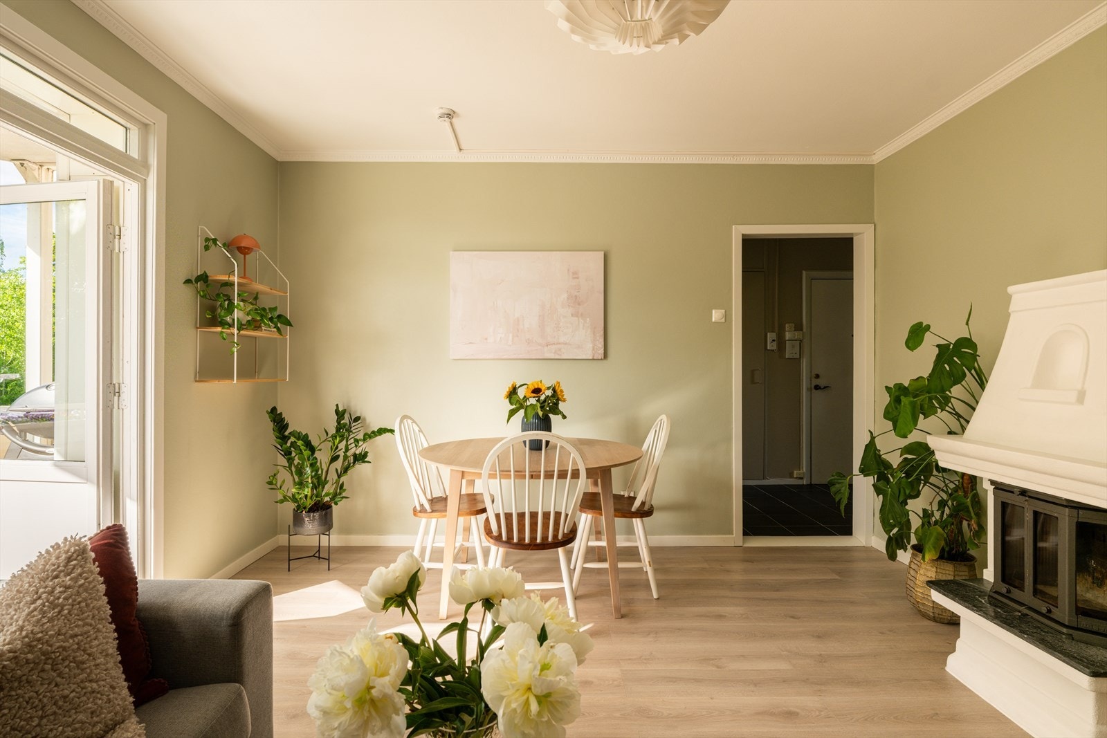 Her får dere et lyst og innbydende hjem med romslige oppholdsrom og en god planløsning. Galleribilde