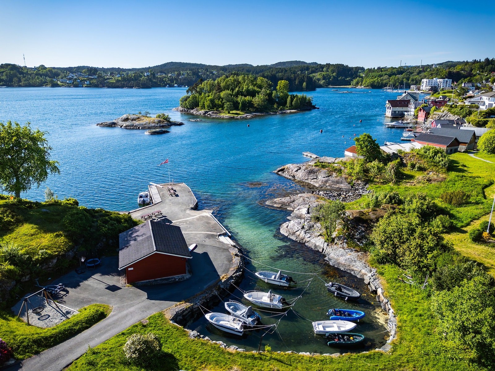 Det felles kaiområdet like nedenfor huset. Galleribilde