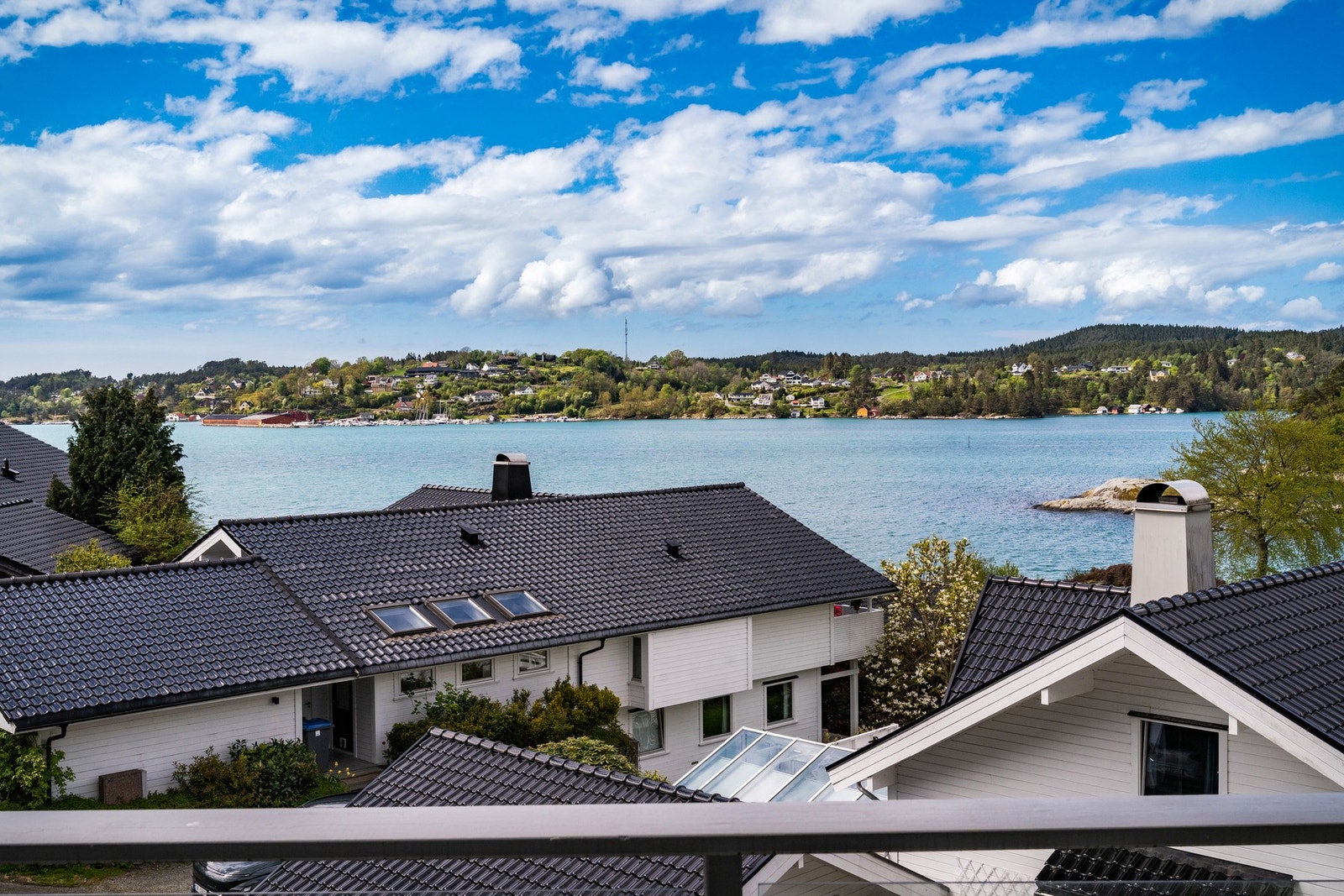 Dette er en virkelig idyll, hvor man bor skjermet og usjenert, mens man nyter utsikt og sol fra morgen til sent på kveld. Galleribilde