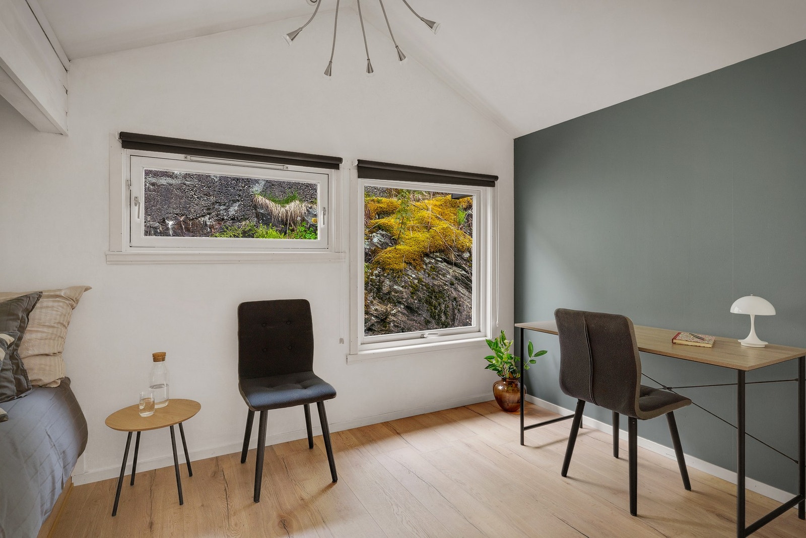 Dette soverommet er også god størrelse, og har plass til seng, garderobe og skrivebord. Galleribilde