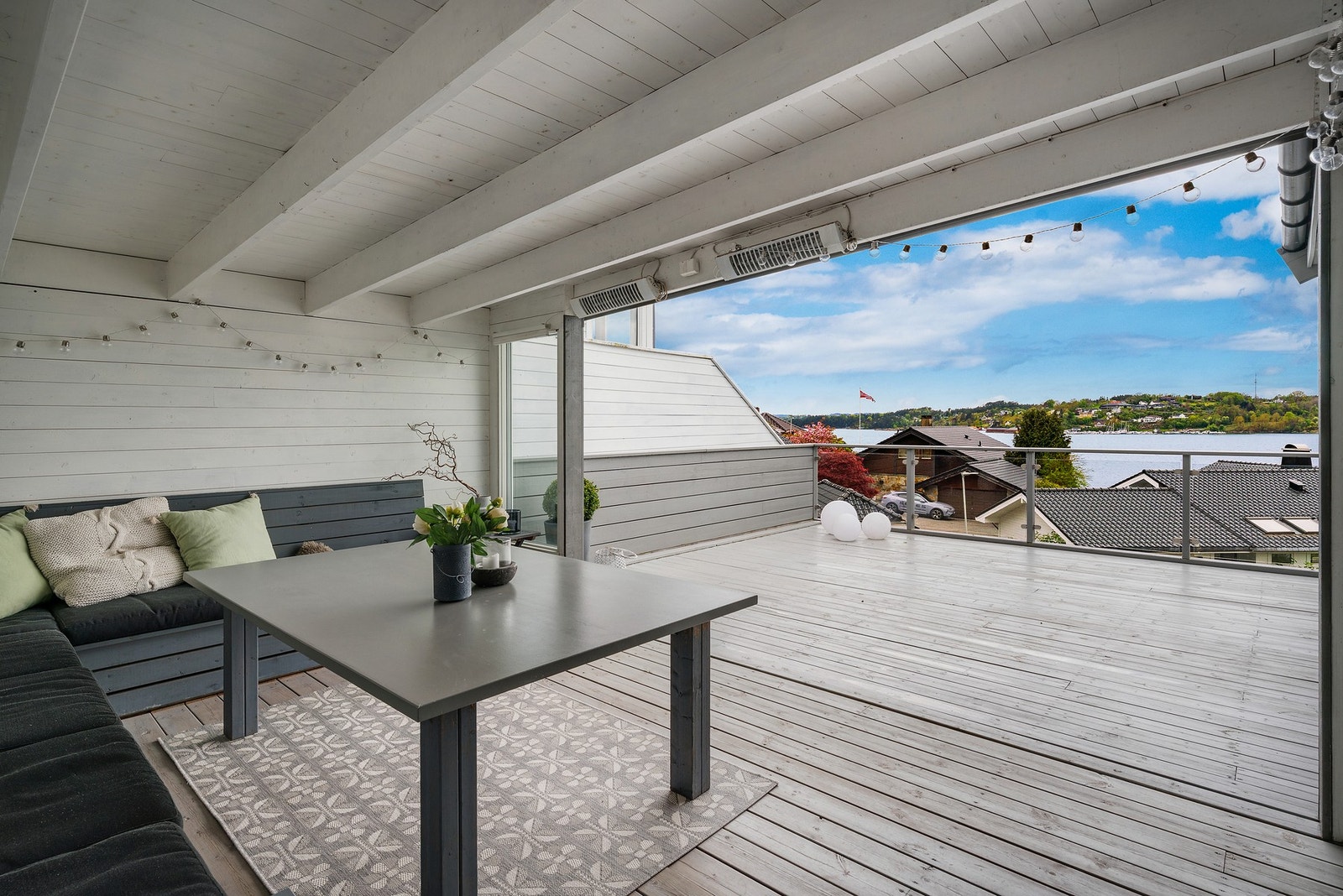 Det er også en fin utestue, som gjør at man kan nyte terrassen hele året. Galleribilde