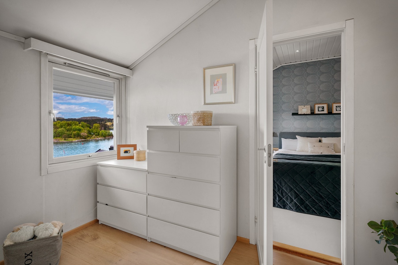 I forbindelse med hovedsoverommet er det laget en walk-in garderobe. Galleribilde