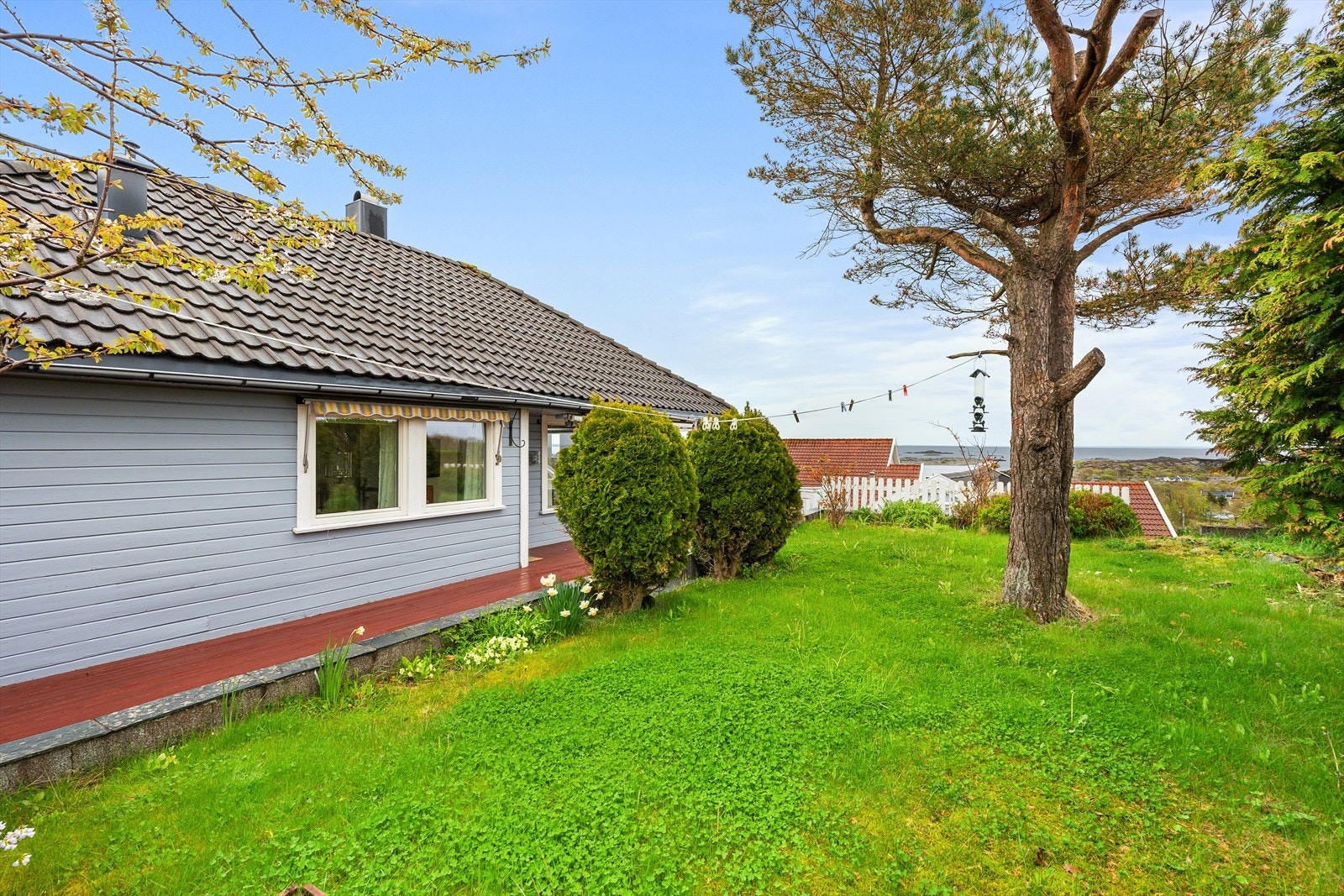 Fra eiendommen har du gode solforhold med sol fra morgen til ettermiddag og kveld. Galleribilde