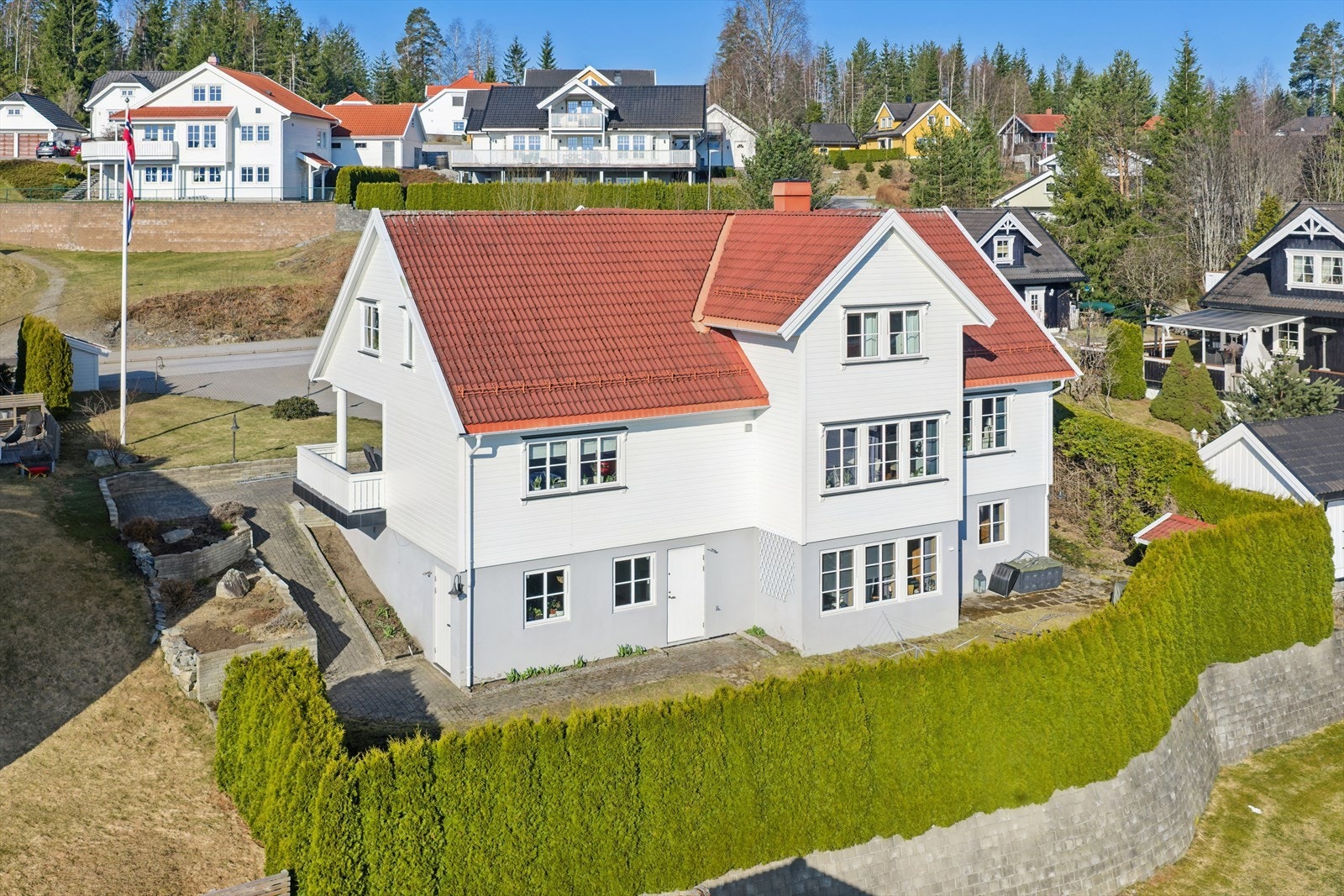 Hynnevegen 13 presenteres av DNB Eiendom ved Glenn Pettersen. Galleribilde