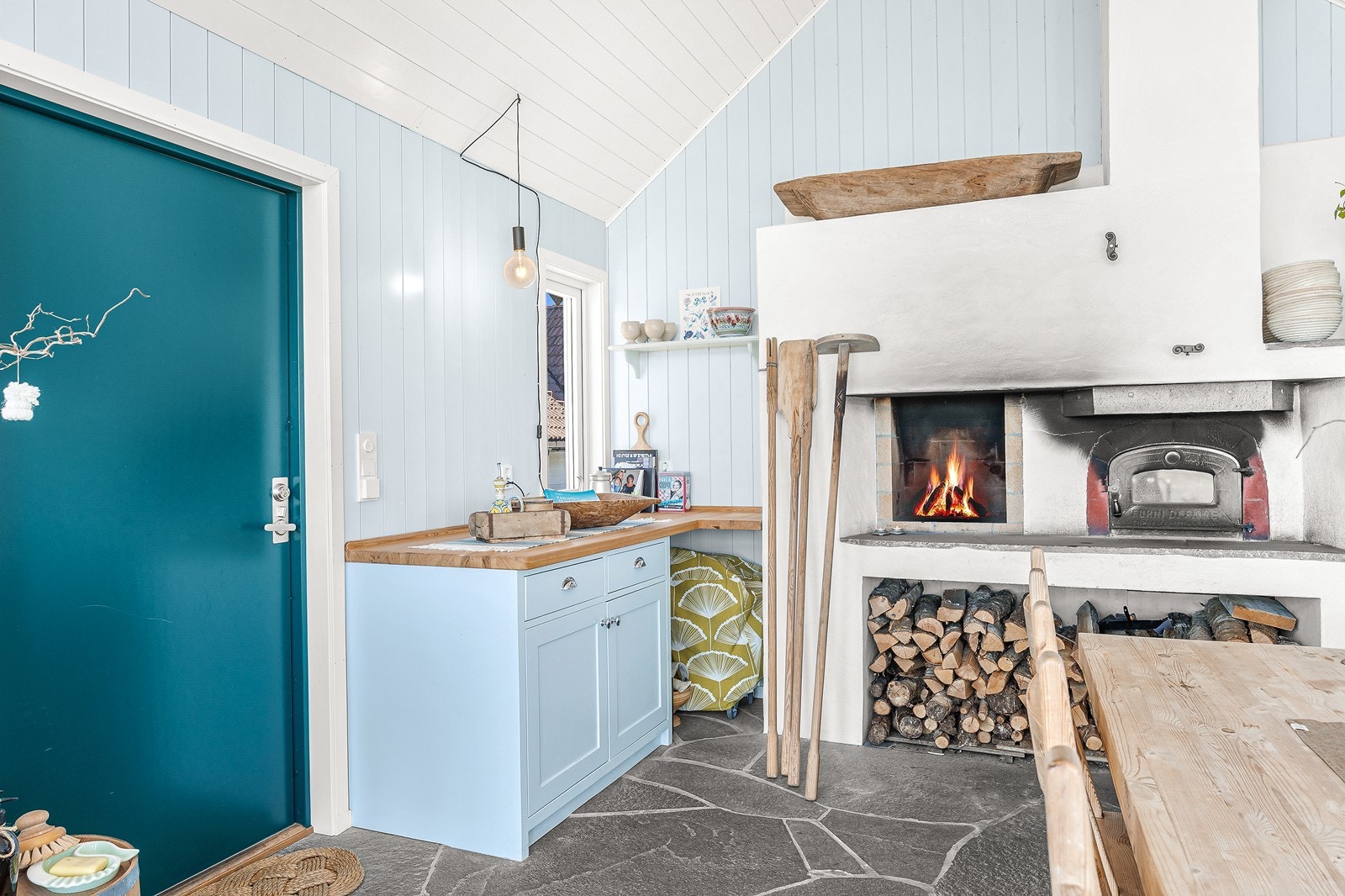 Sjarmerende anneks/eldhus med bakerovn og peis Galleribilde