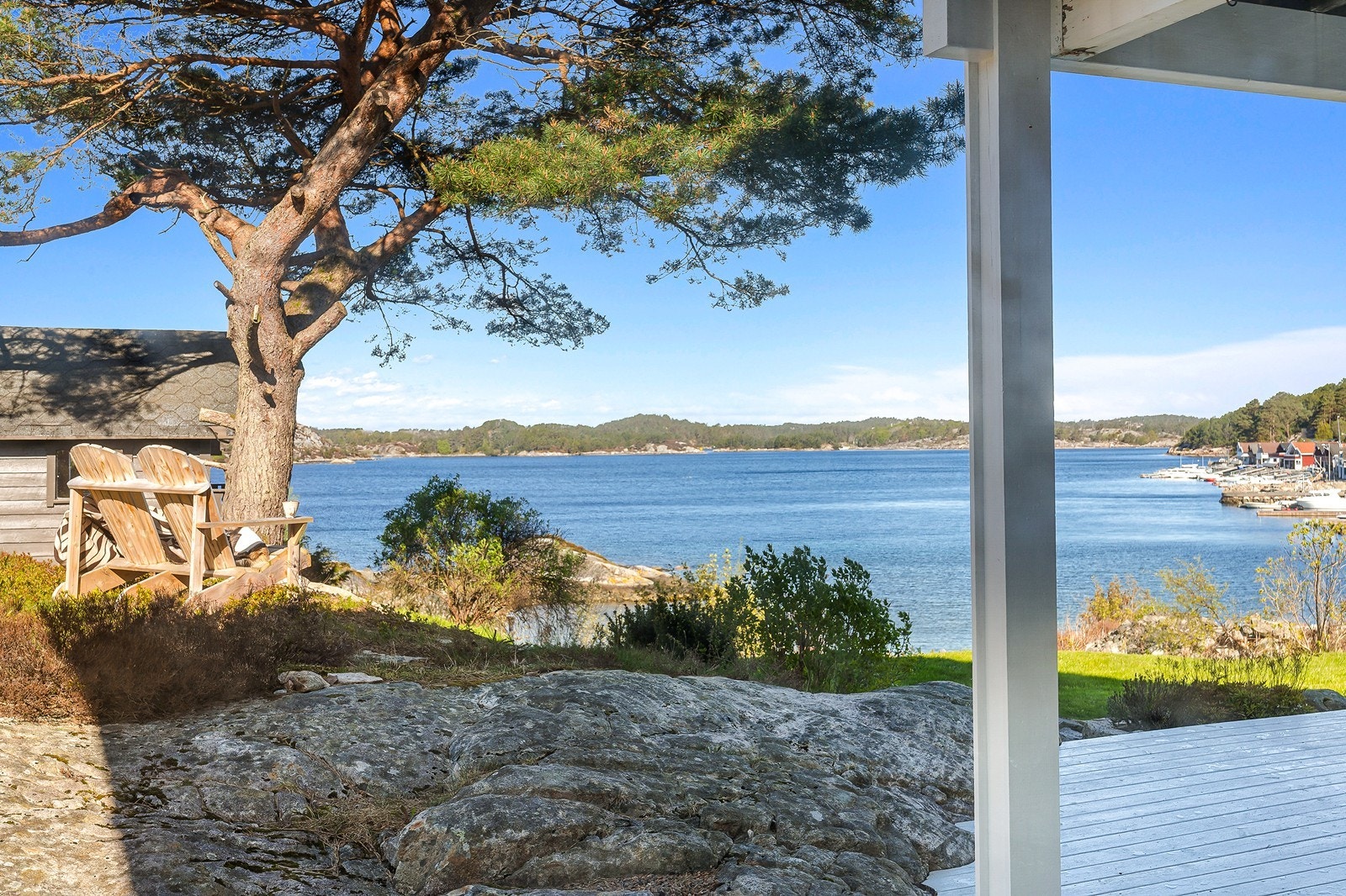 Nydelig utsikt mot sjø. Galleribilde