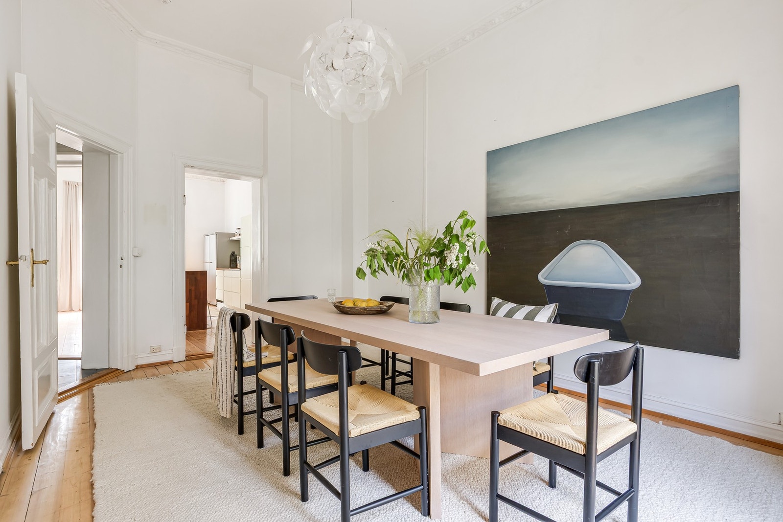 Her har man god plass til stort spisebord Galleribilde
