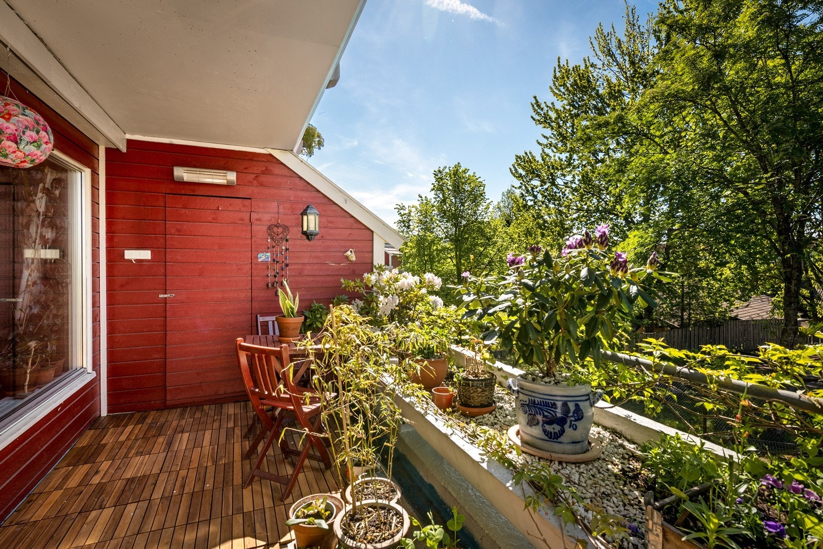 Terrasse på ca. 9,5 kvm med adkomst fra stuen. Galleribilde