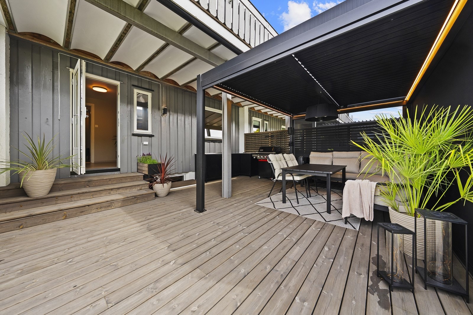 Stor terrasse bygd i 2024 Galleribilde