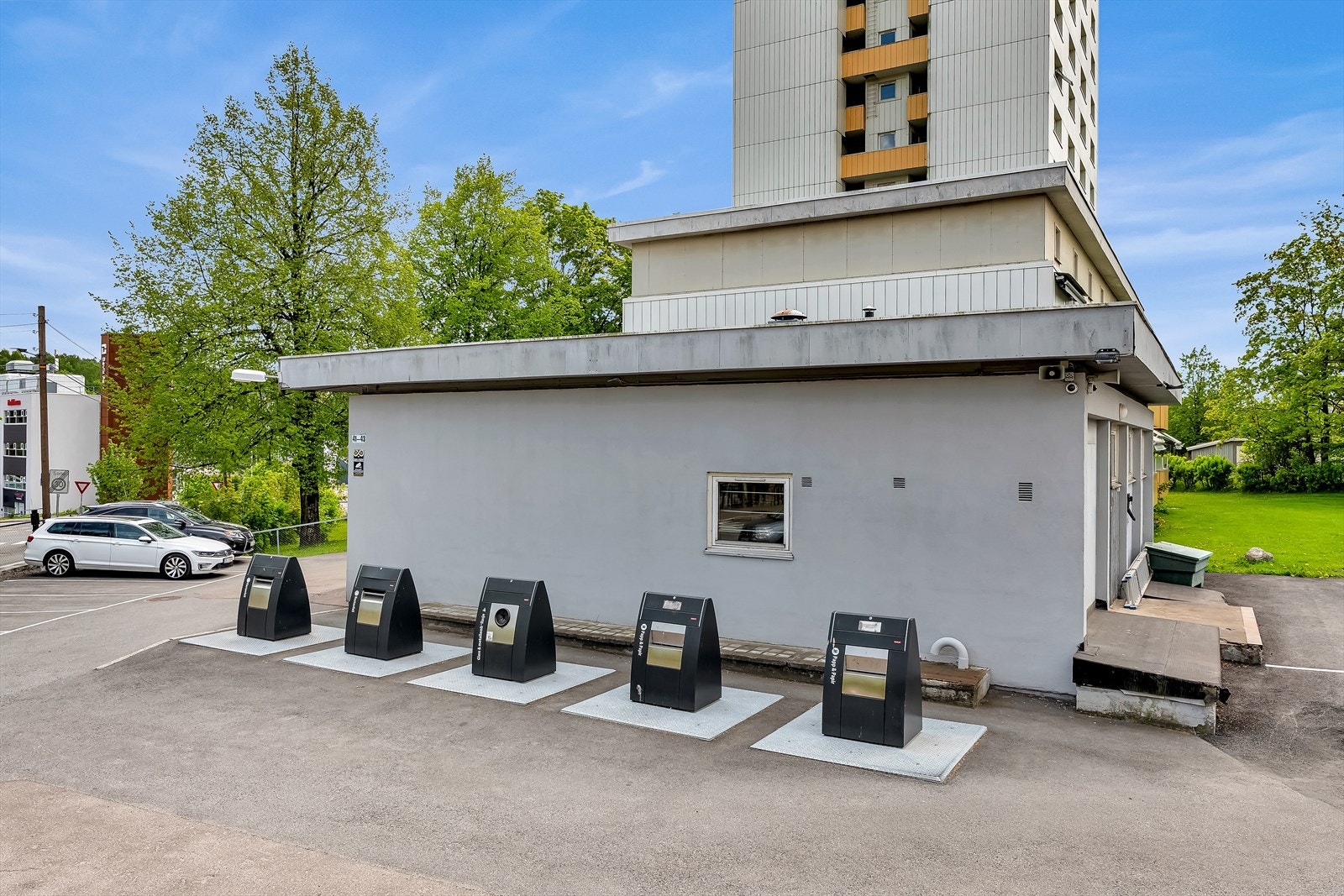 Leiligheten har en sentralt beliggenhet i et populært og veletablert boligområde på Teisen med umiddelbar nærhet til det meste en måtte trenge i hverdagen! Galleribilde