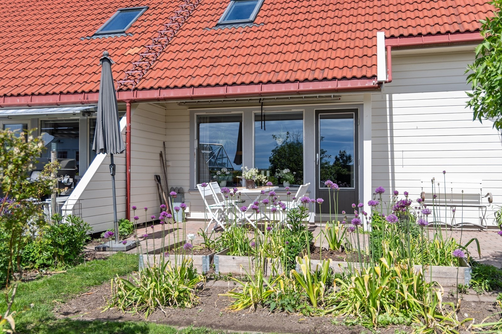 Her har du god plass til utemøblement, grill og beplantning. Galleribilde