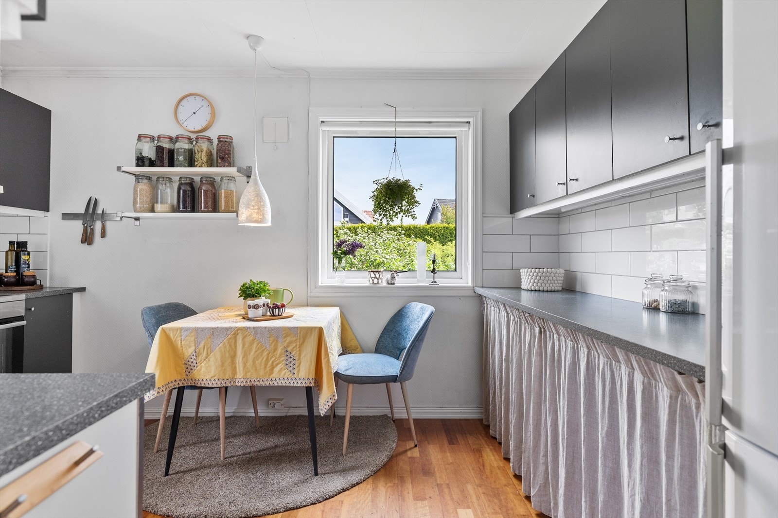 Her er det plass til hyggelig spisebord for en koselig frokost. Galleribilde