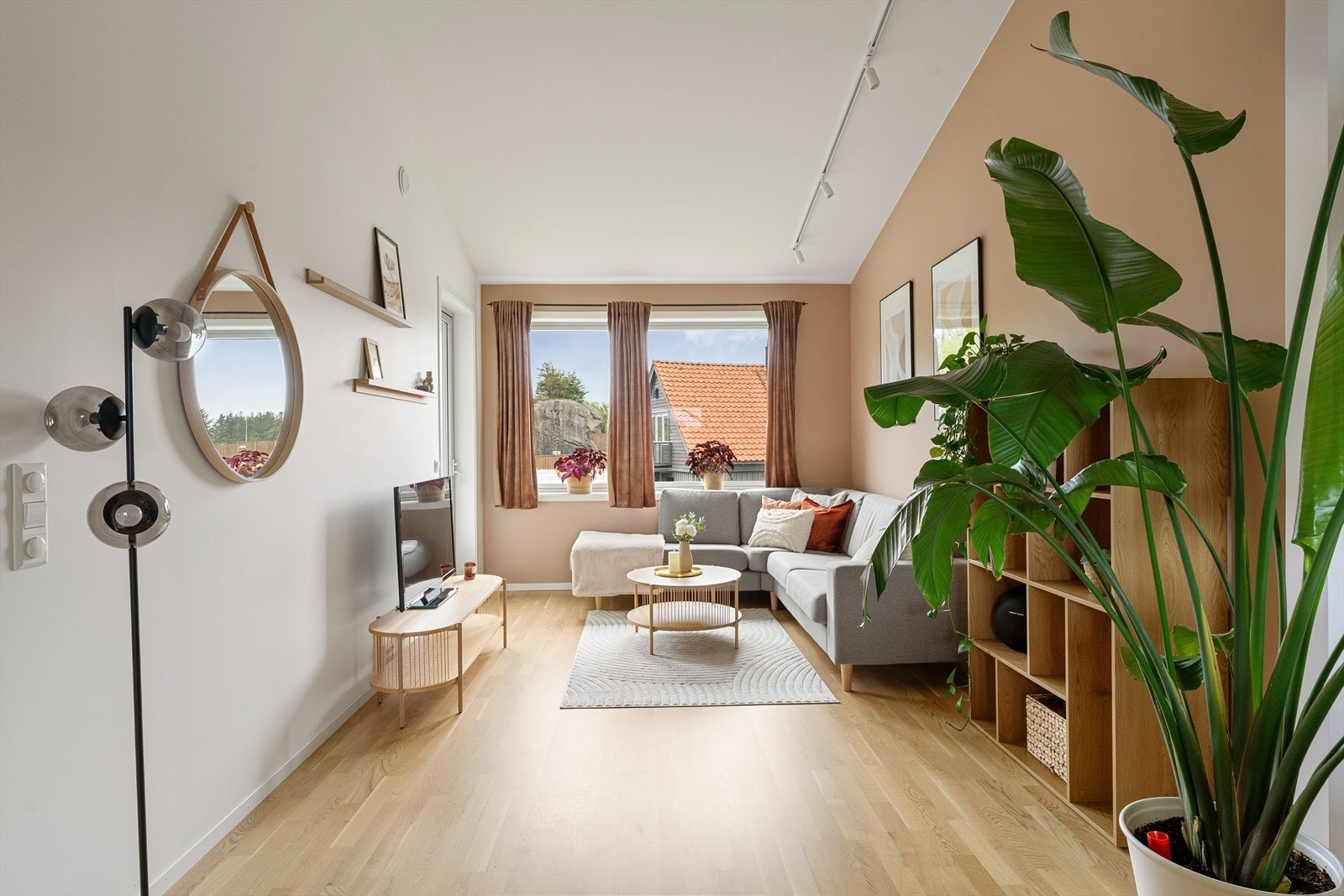 Leilighet fra 2021 med gjennomgående parkettgulv og balansert ventilasjon for et sunt inneklima. Galleribilde