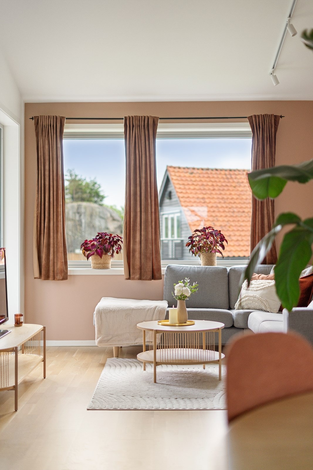 Vinduer med isolerglass fra byggeåret bidrar til god energieffektivitet. Galleribilde